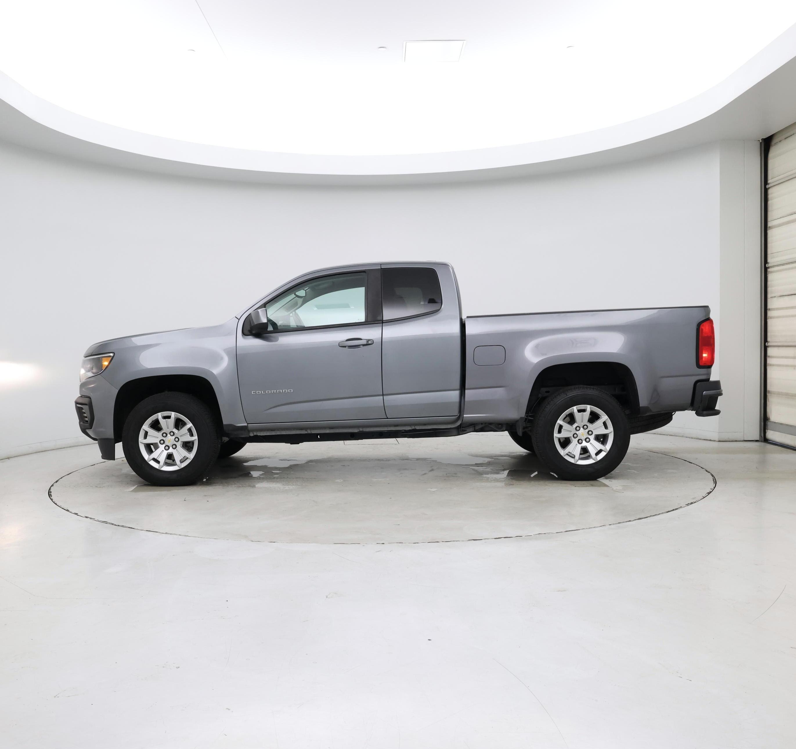 Thumbnail: 2022 Chevrolet Colorado - 3