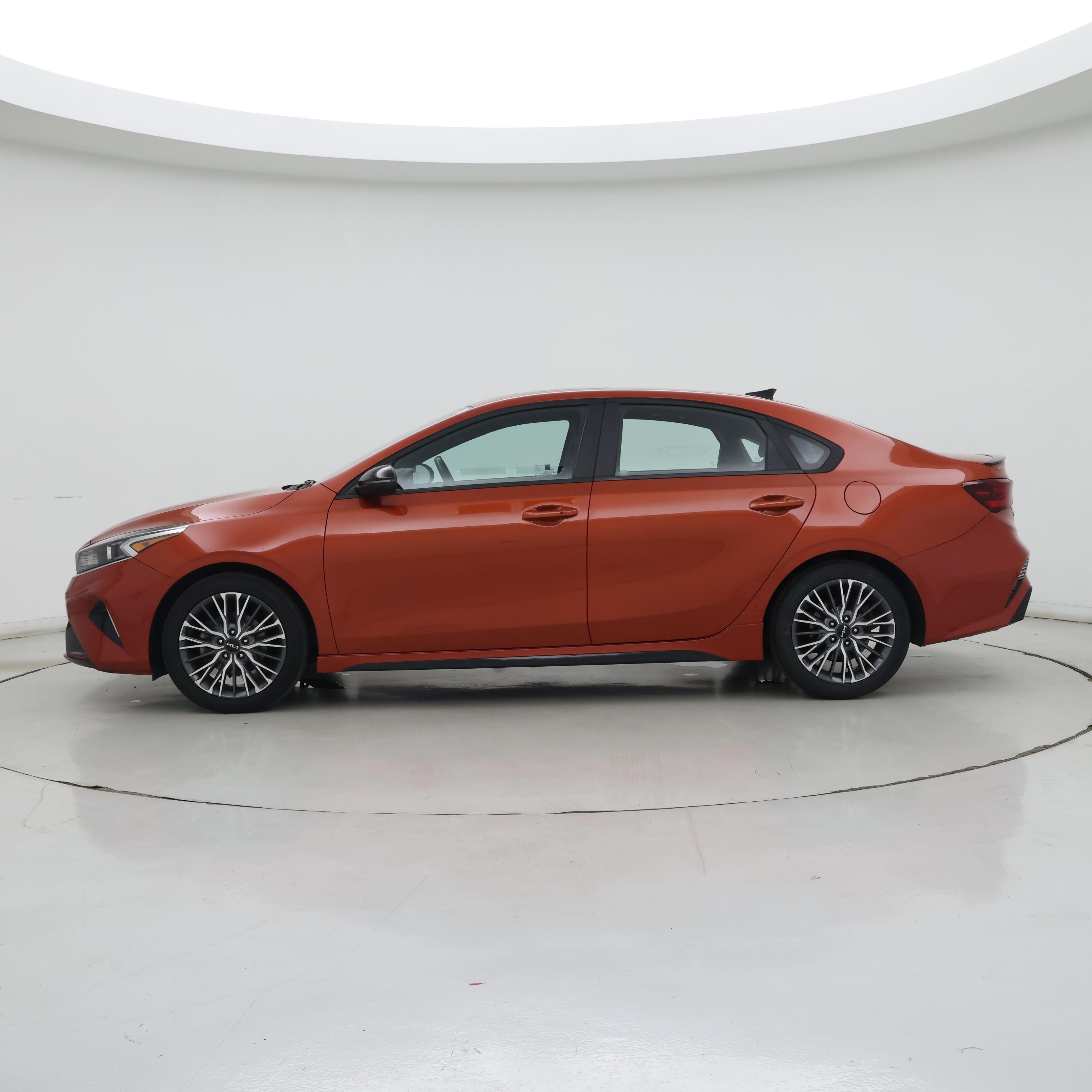 Thumbnail: 2022 Kia Forte - 3