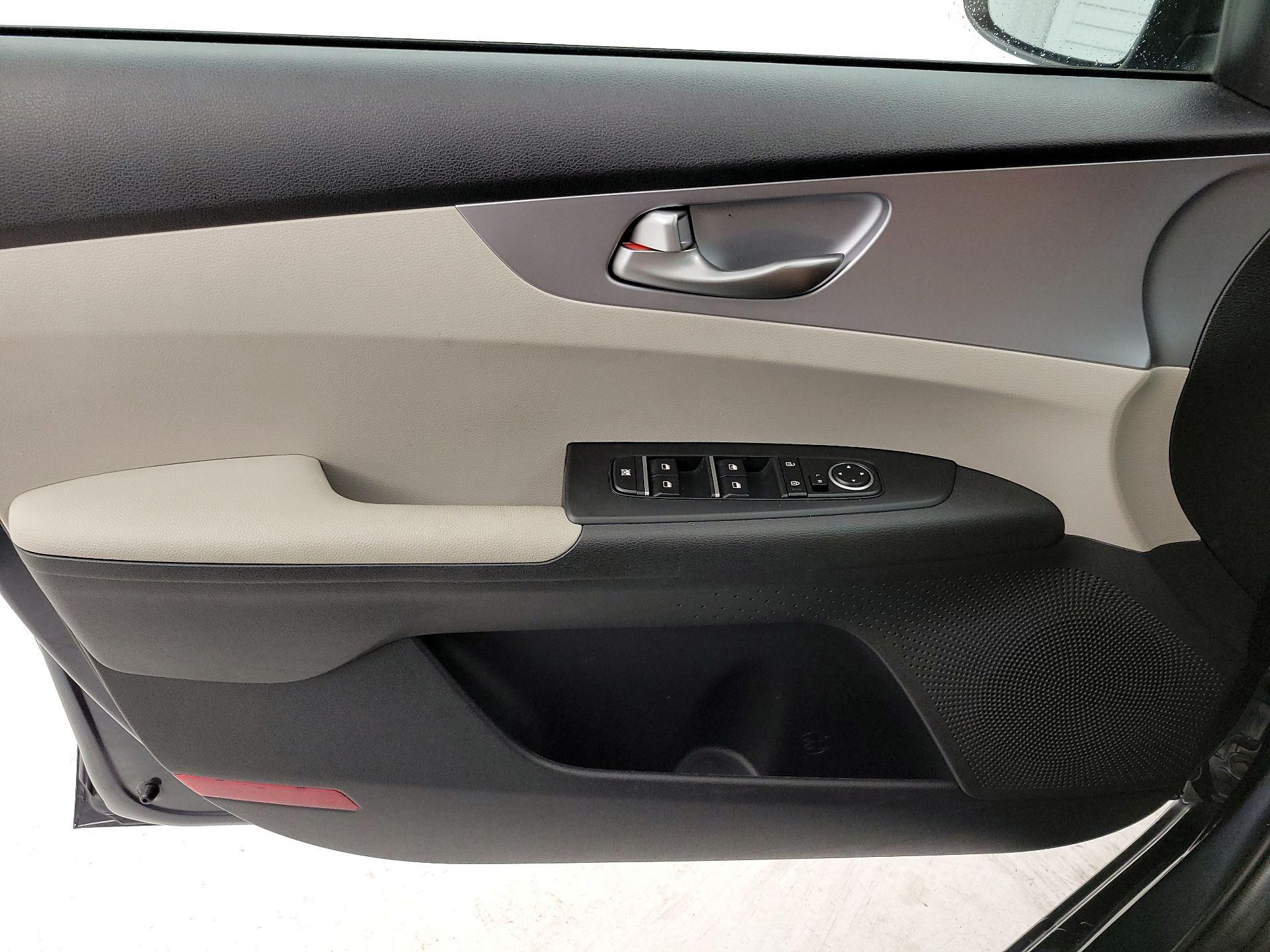 Thumbnail: 2022 Kia Forte - 12