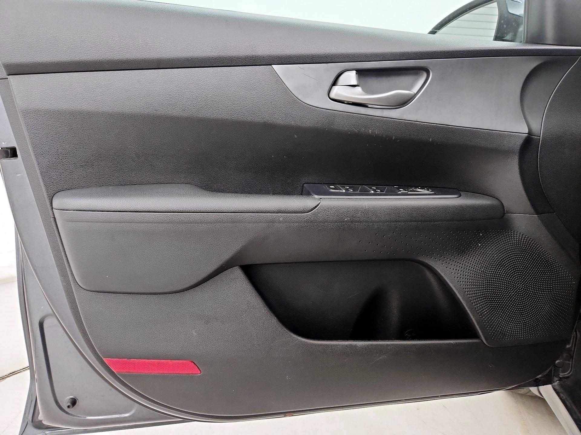 Thumbnail: 2020 Kia Forte - 12