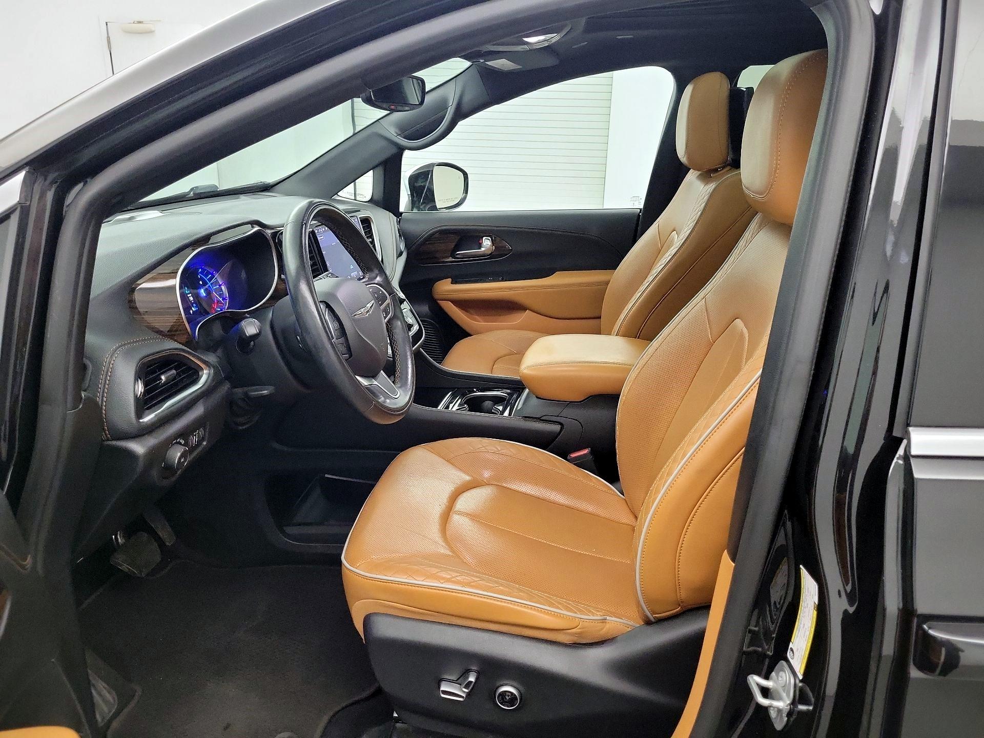 Thumbnail: 2022 Chrysler Pacifica - 9