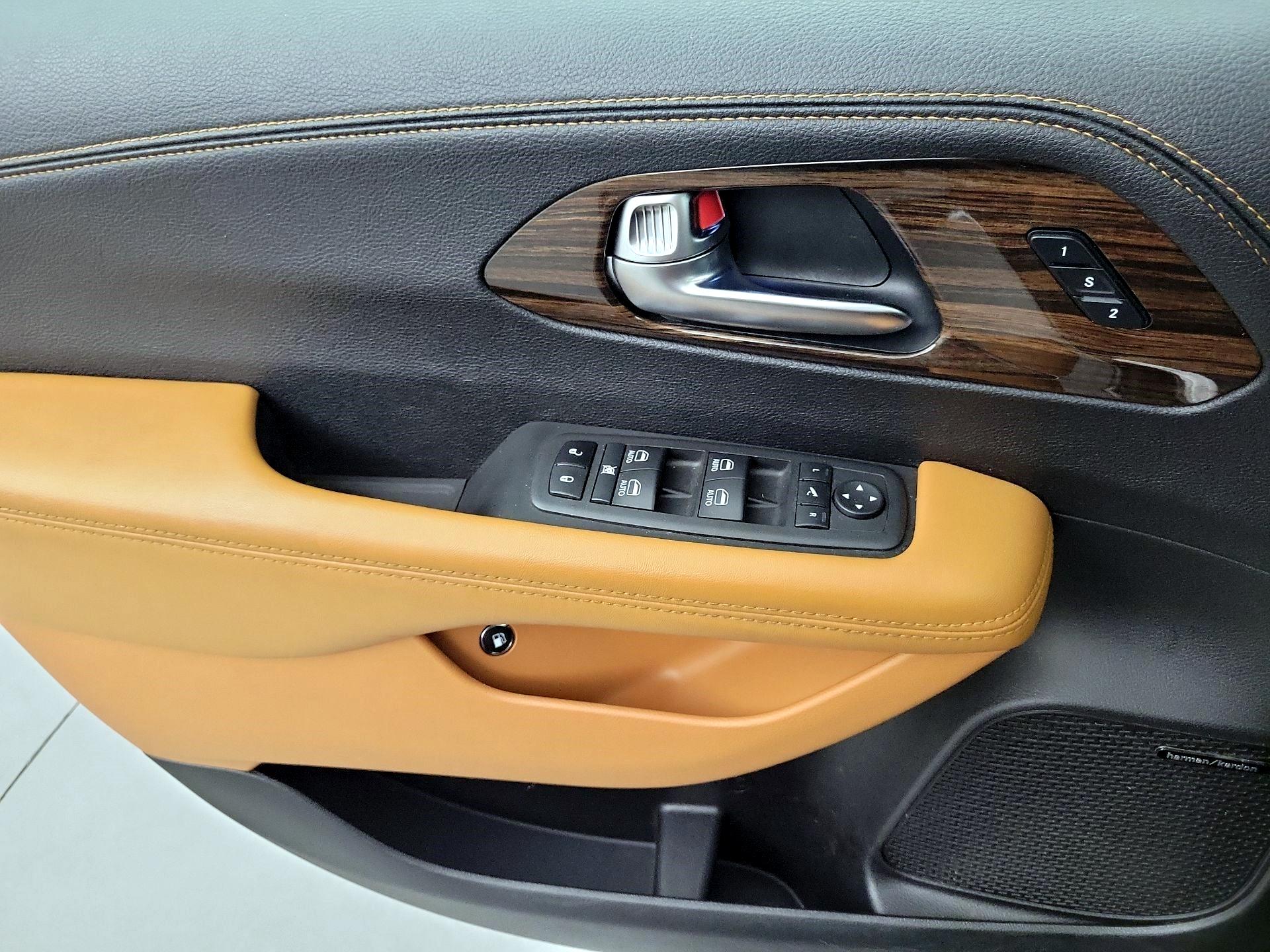 Thumbnail: 2022 Chrysler Pacifica - 10