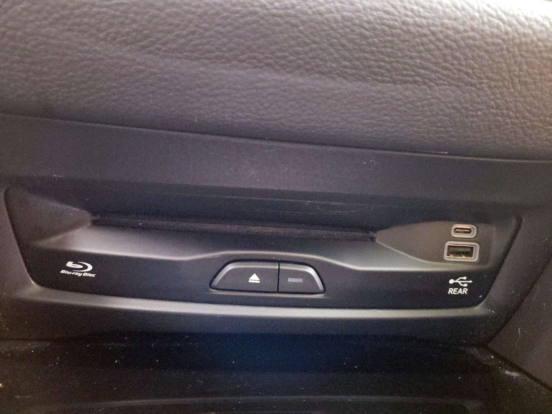 Thumbnail: 2022 Chrysler Pacifica - 17