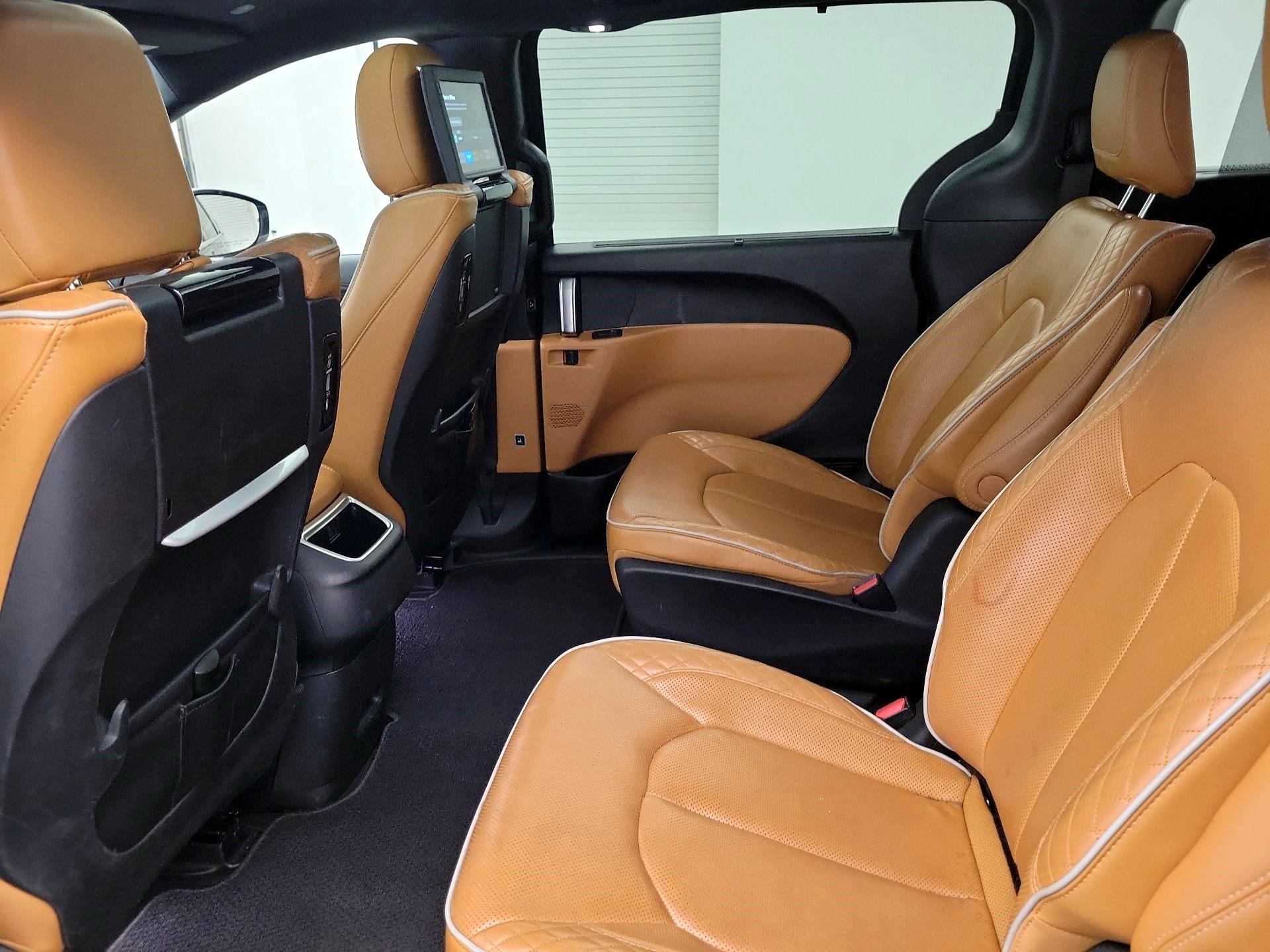 Thumbnail: 2022 Chrysler Pacifica - 19