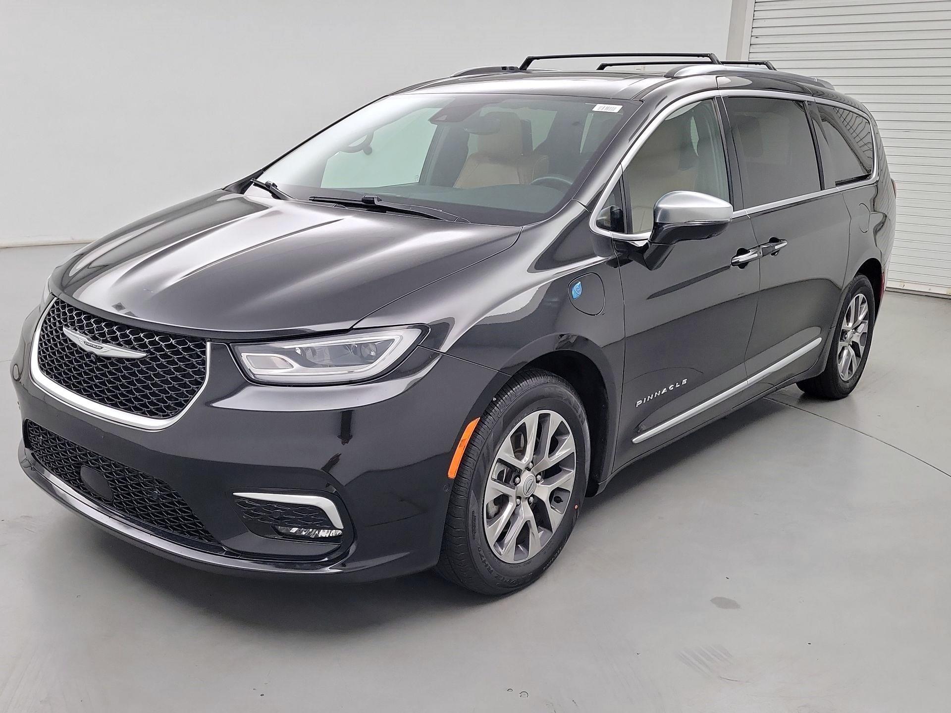 Thumbnail: 2022 Chrysler Pacifica - 3