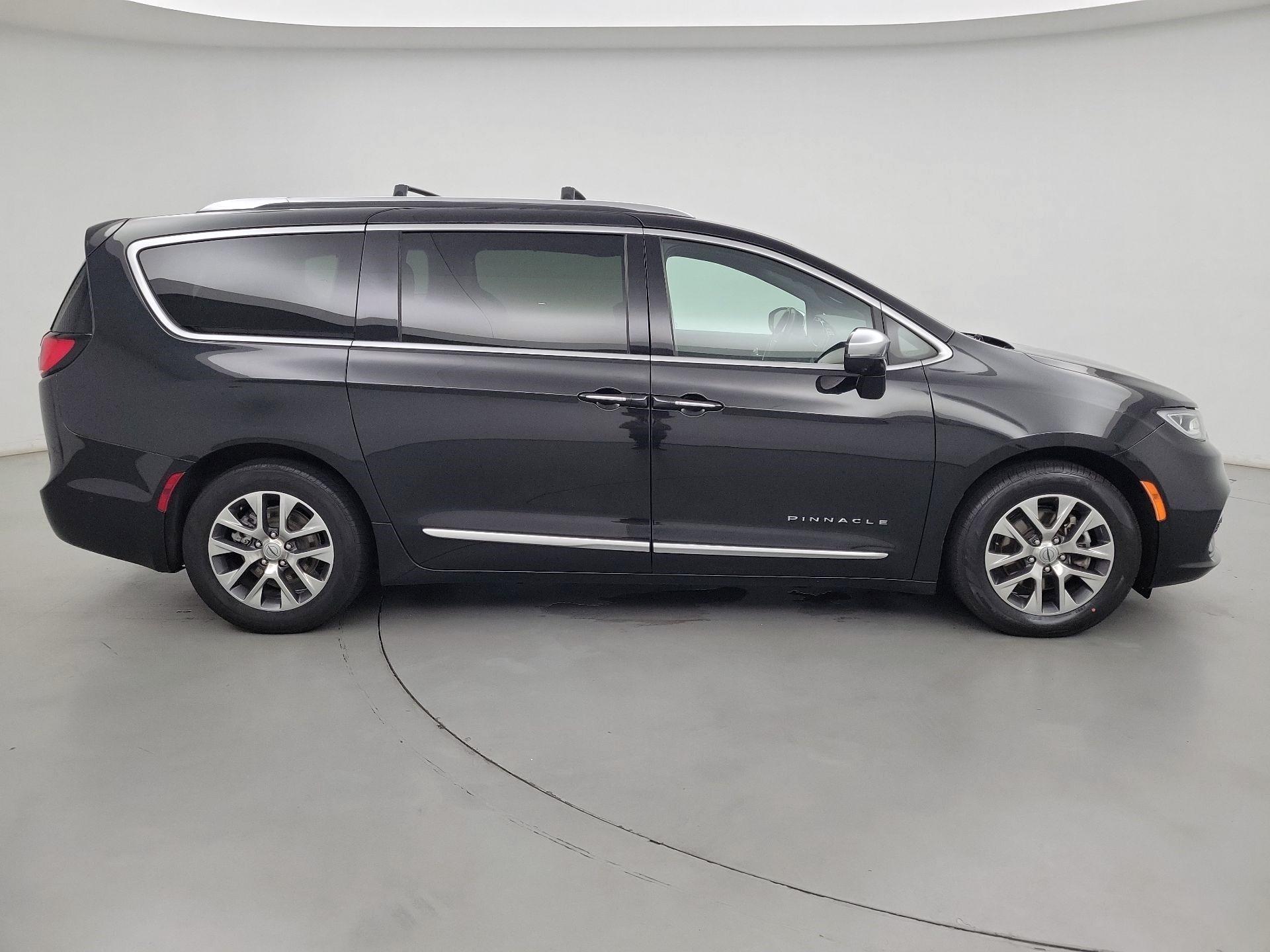 Thumbnail: 2022 Chrysler Pacifica - 4