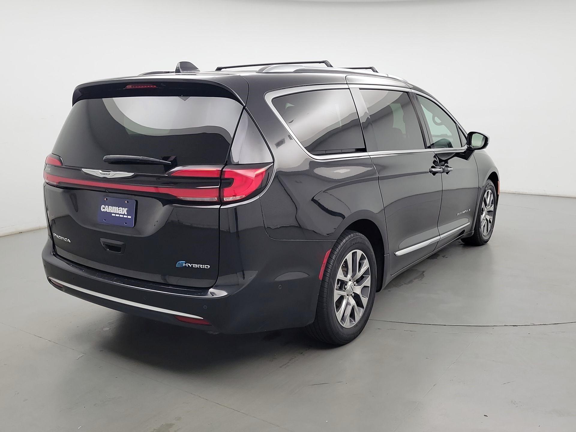 Thumbnail: 2022 Chrysler Pacifica - 5