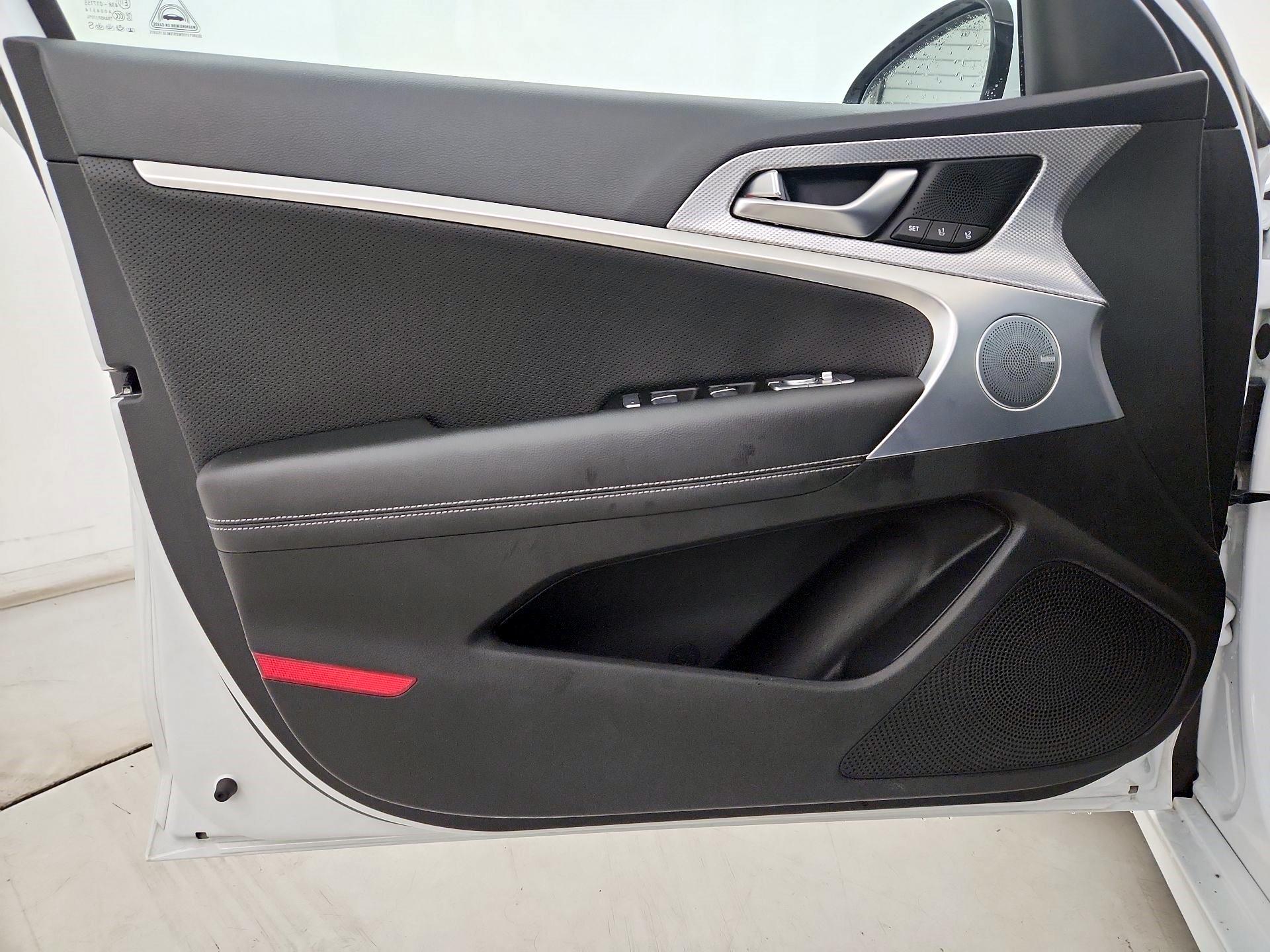 Thumbnail: 2022 Genesis G70 - 12