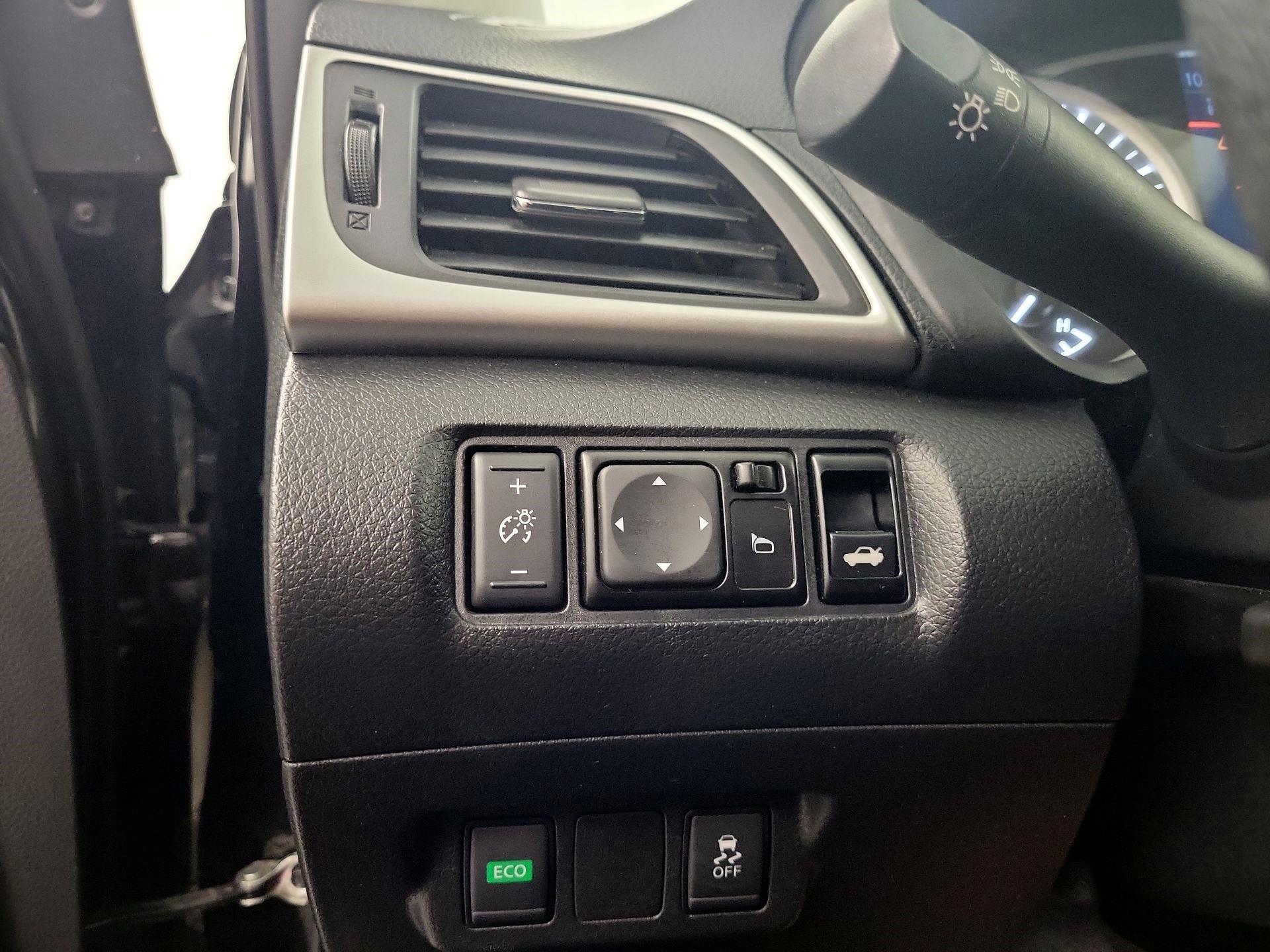 Thumbnail: 2019 Nissan Sentra - 11