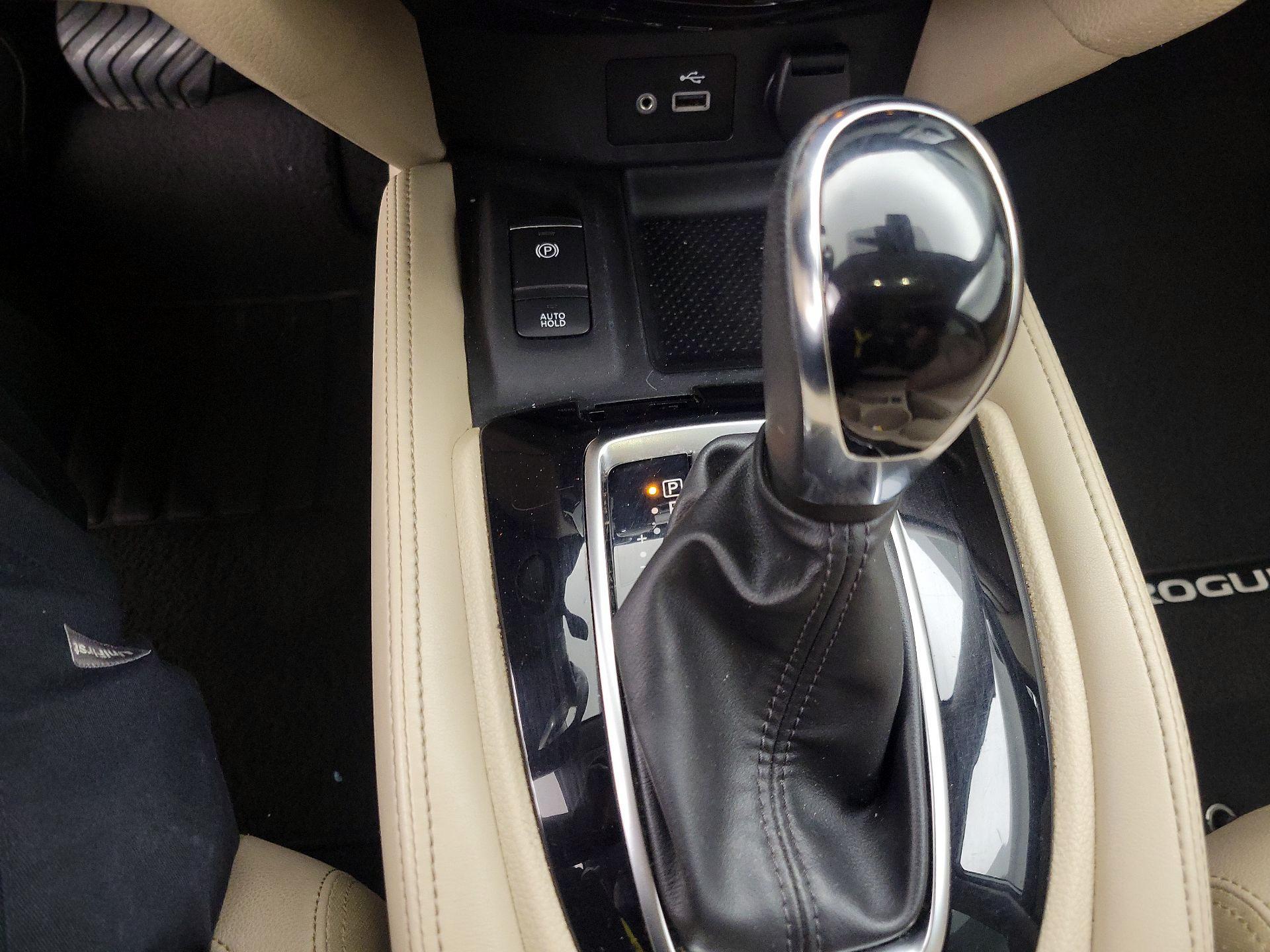 Thumbnail: 2019 Nissan Rogue - 17