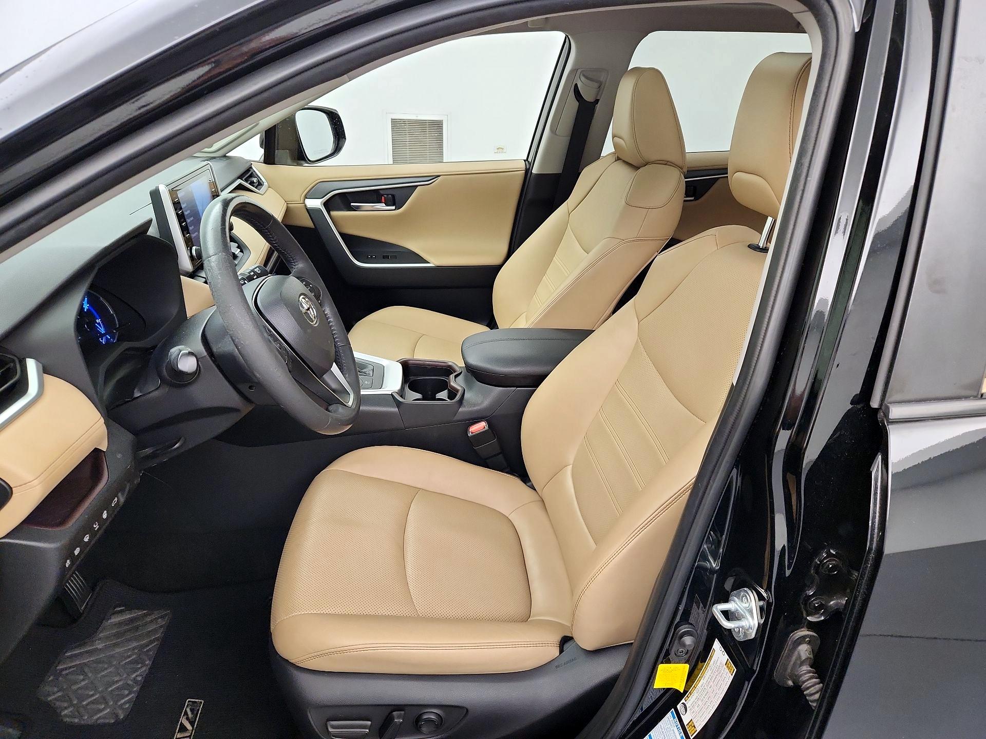 Thumbnail: 2019 Toyota RAV4 - 11