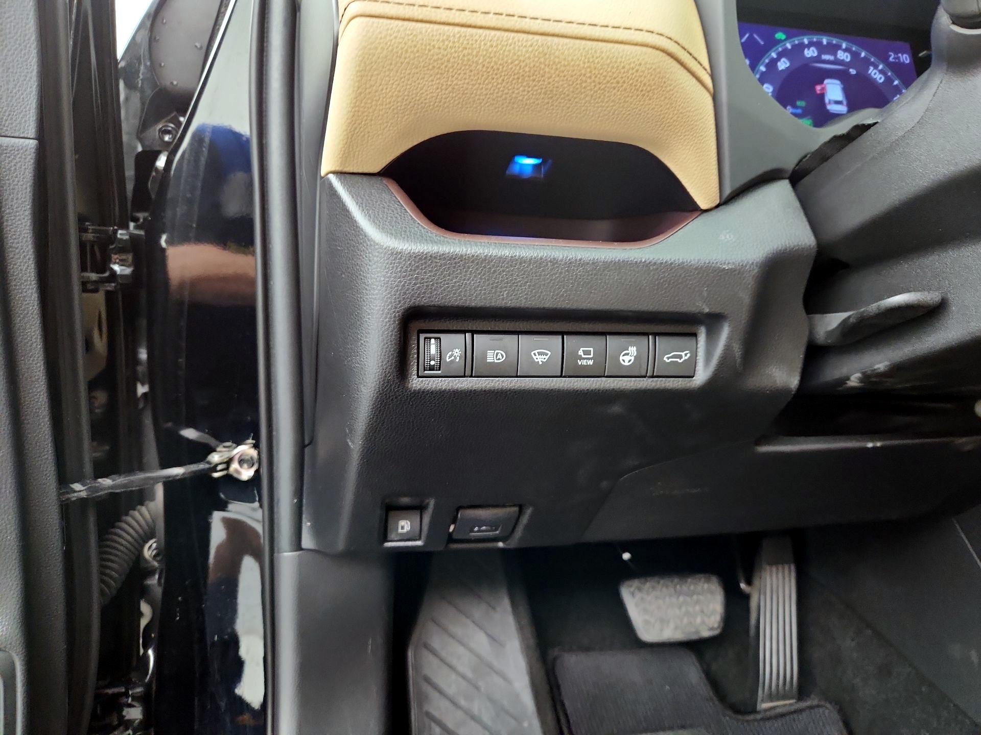 Thumbnail: 2019 Toyota RAV4 - 13