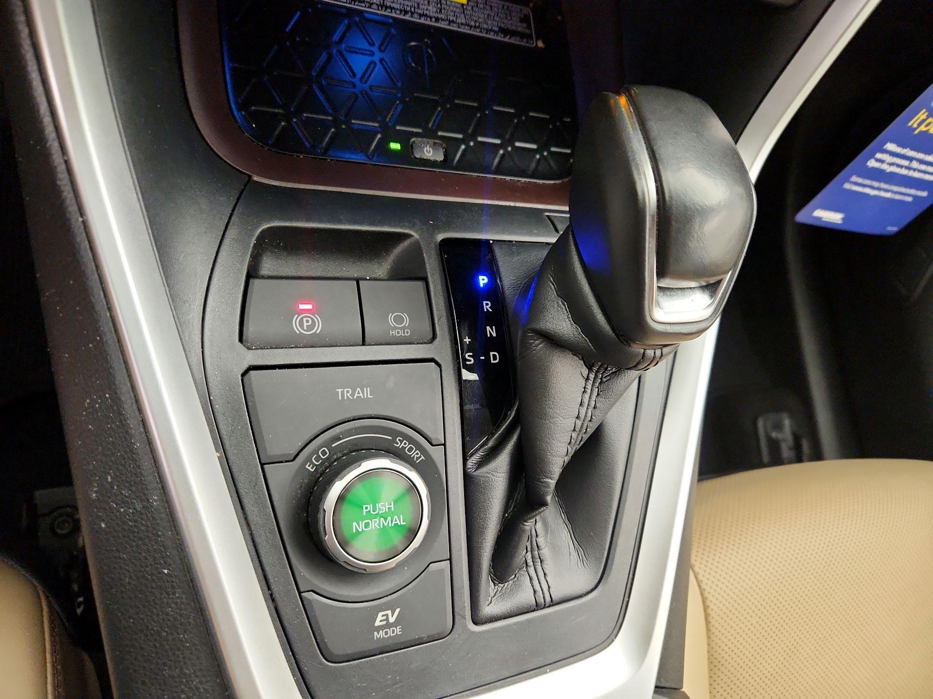 Thumbnail: 2019 Toyota RAV4 - 18