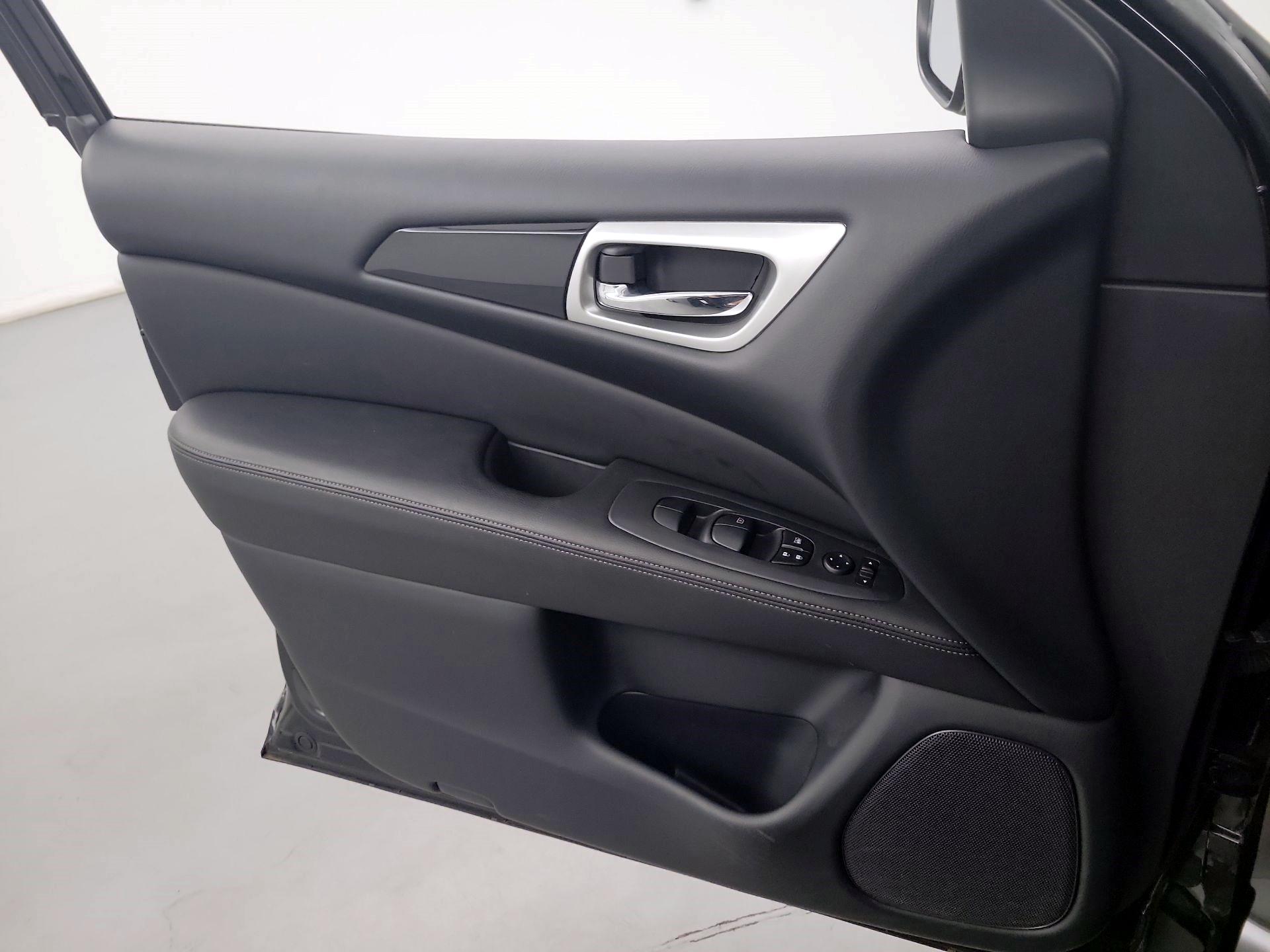 Thumbnail: 2019 Nissan Pathfinder - 10