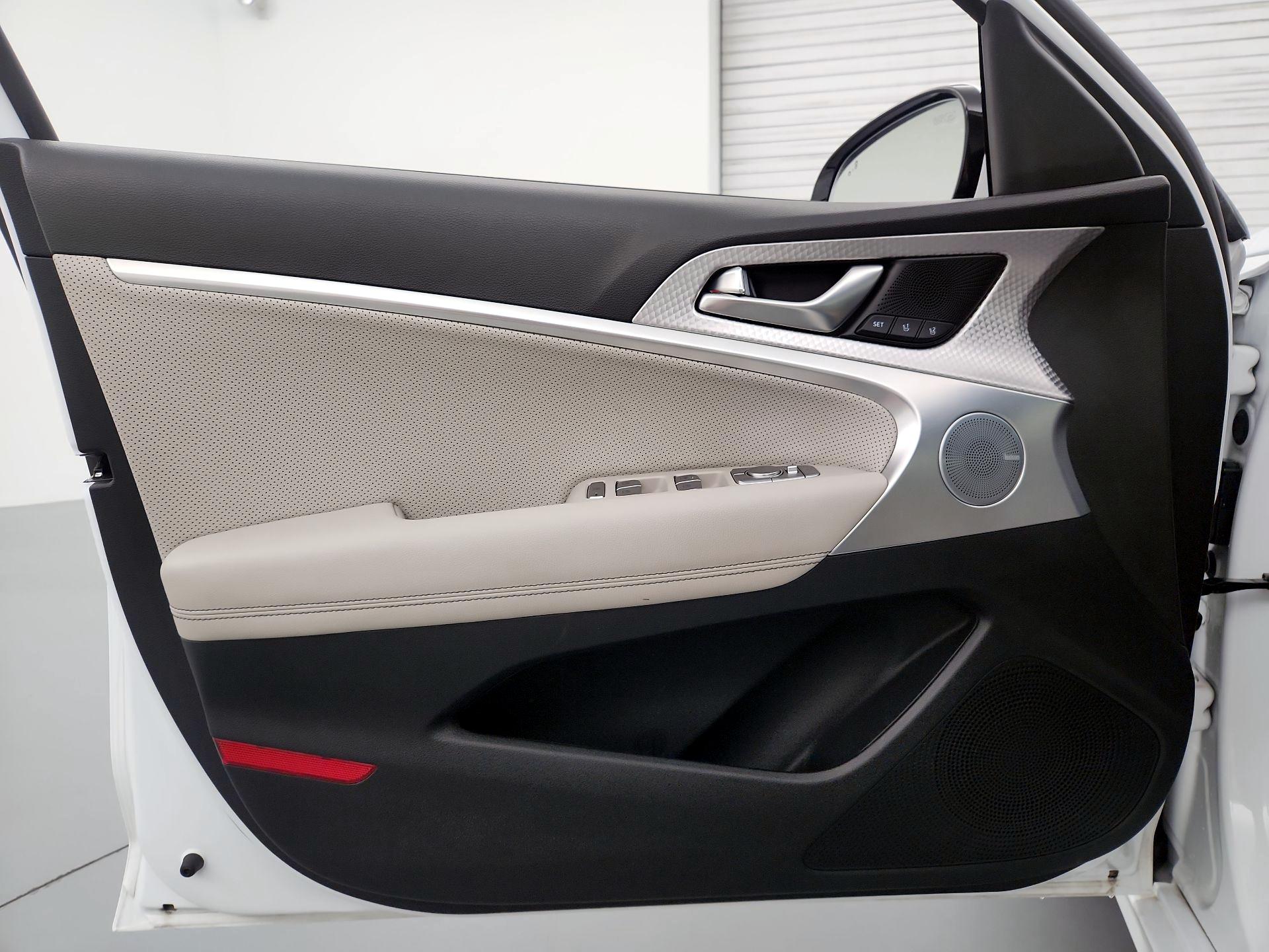 Thumbnail: 2023 Genesis G70 - 12