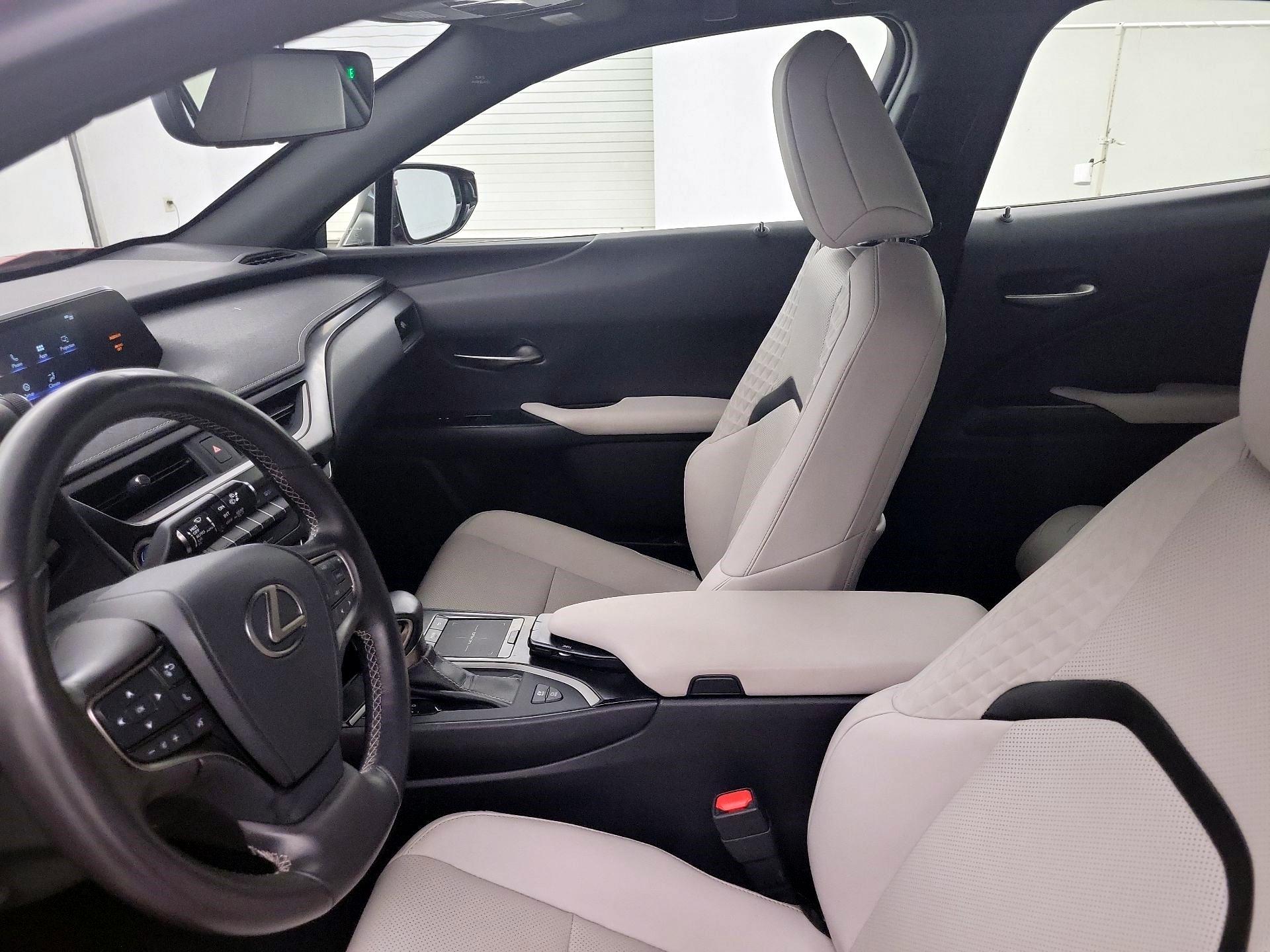 Thumbnail: 2019 Lexus UX - 9