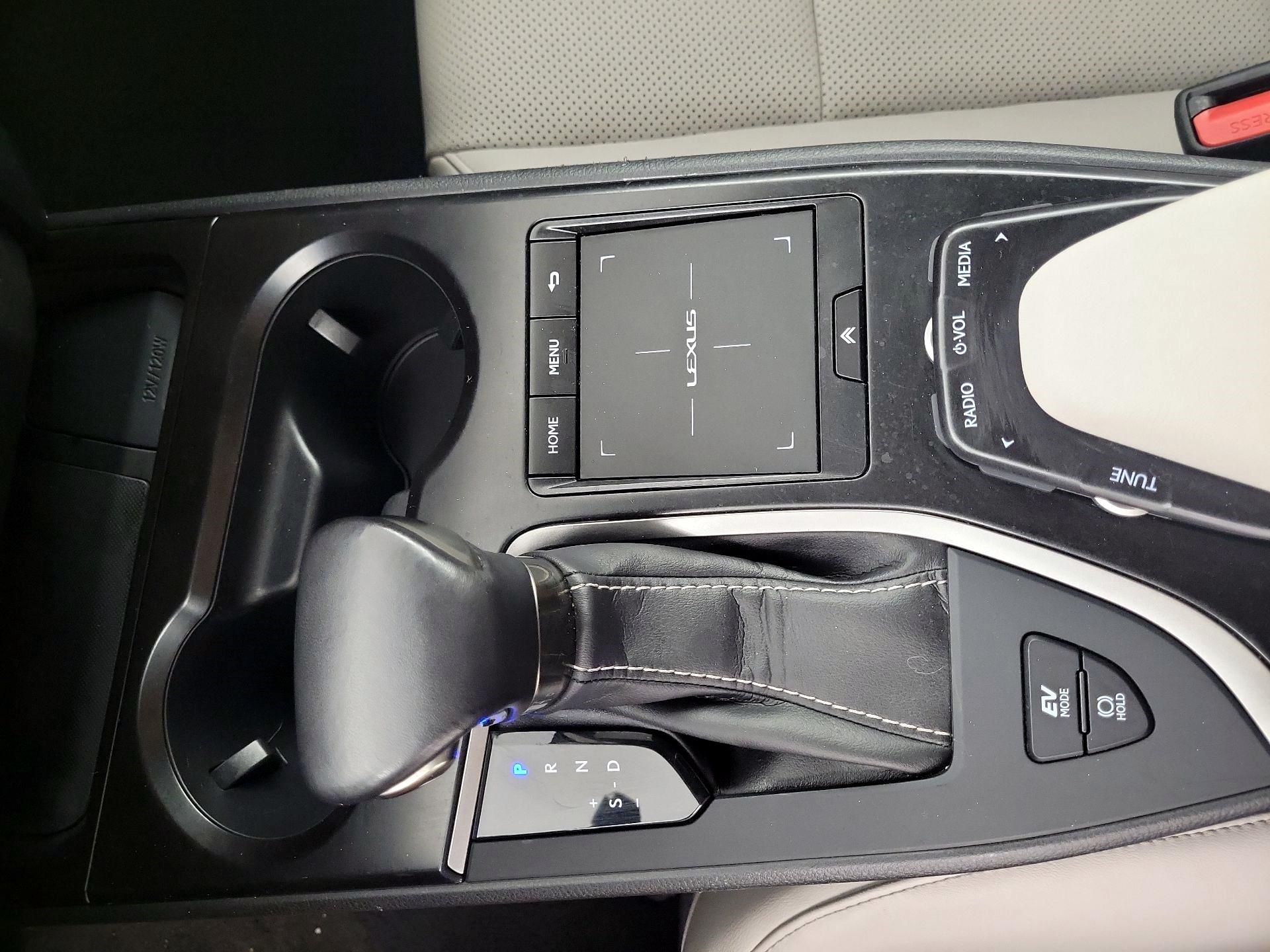 Thumbnail: 2019 Lexus UX - 15