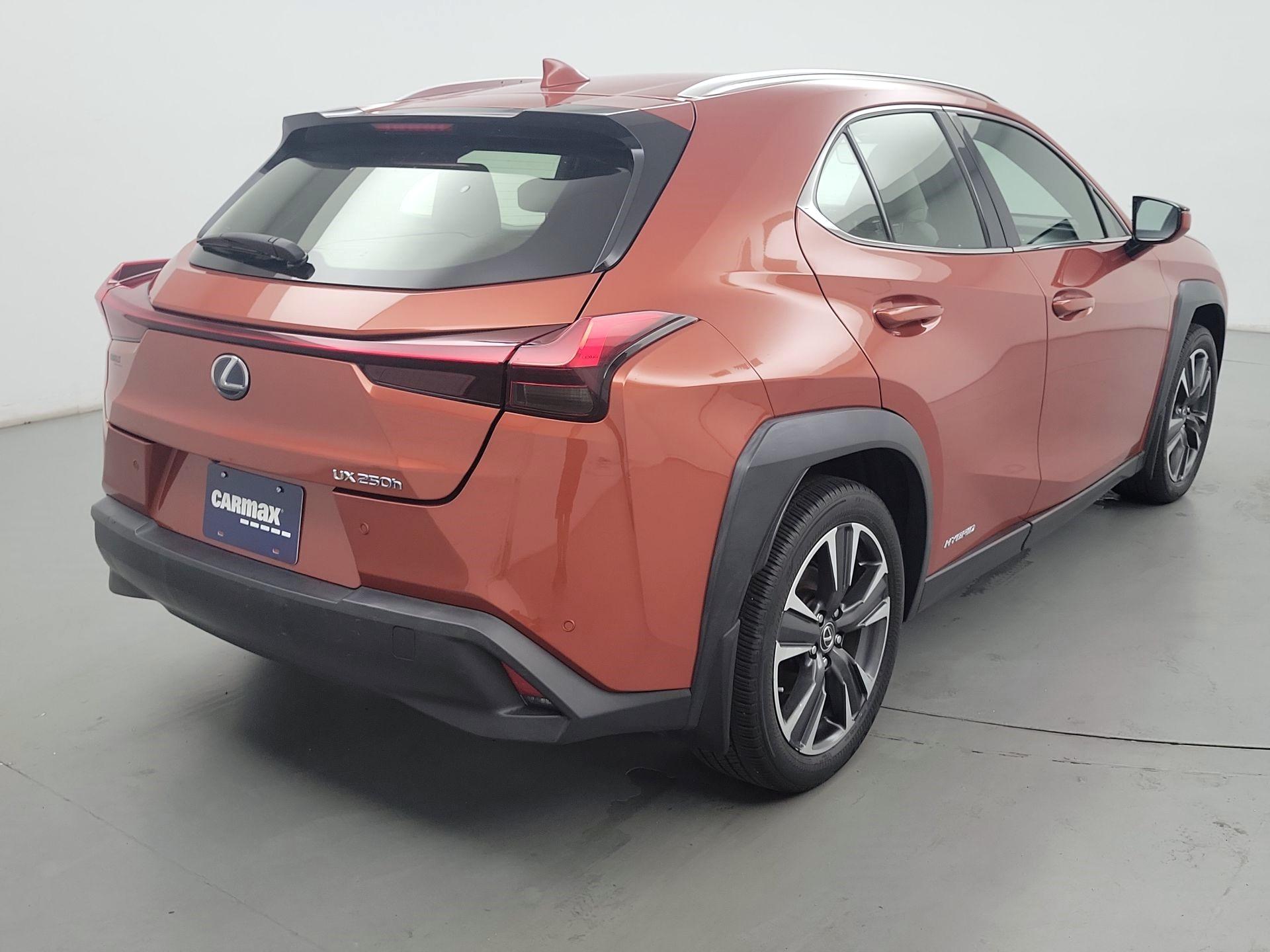 Thumbnail: 2019 Lexus UX - 5