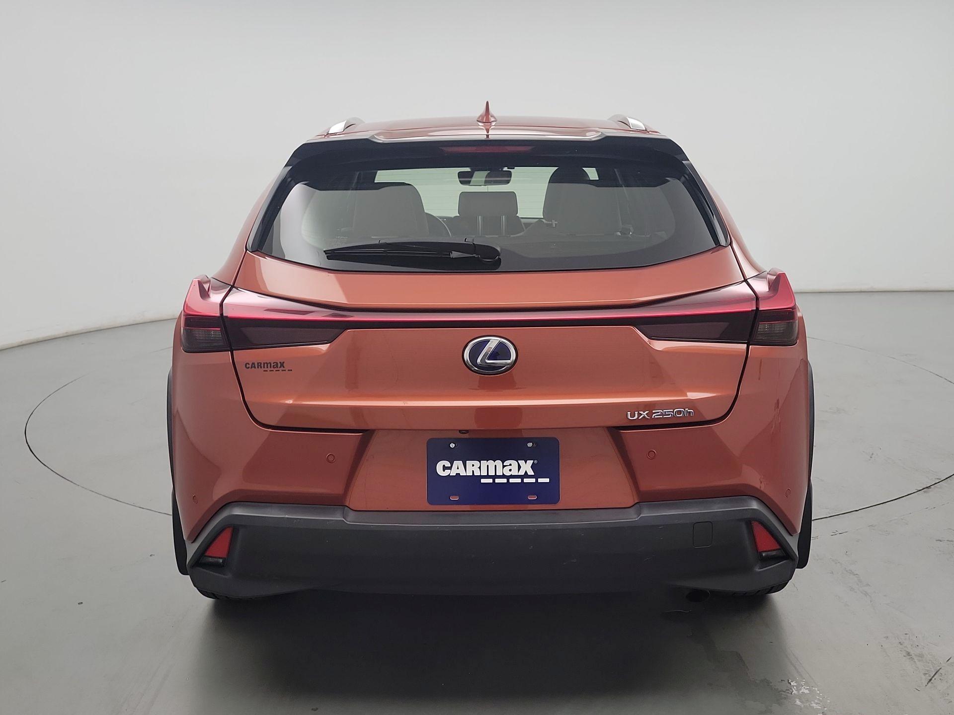 Thumbnail: 2019 Lexus UX - 6