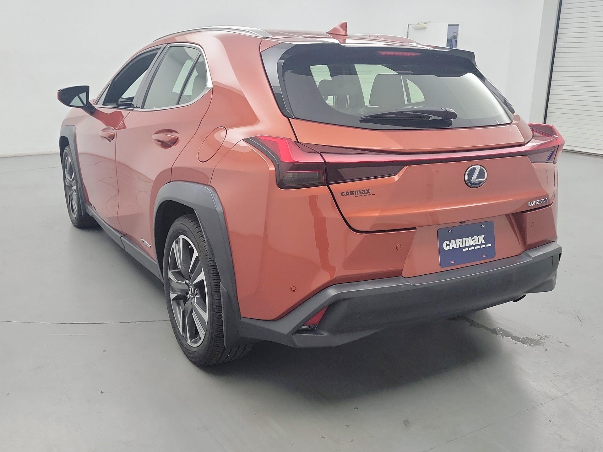 Thumbnail: 2019 Lexus UX - 7