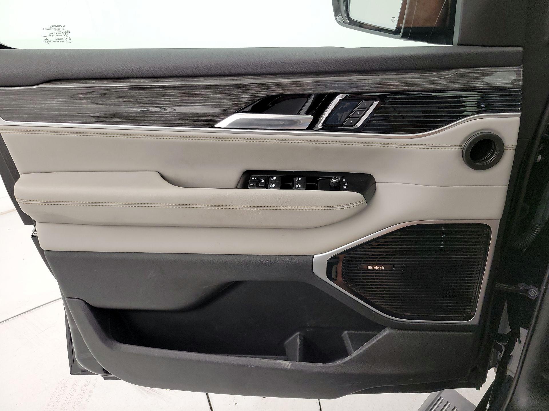 Thumbnail: 2022 Jeep Wagoneer - 12