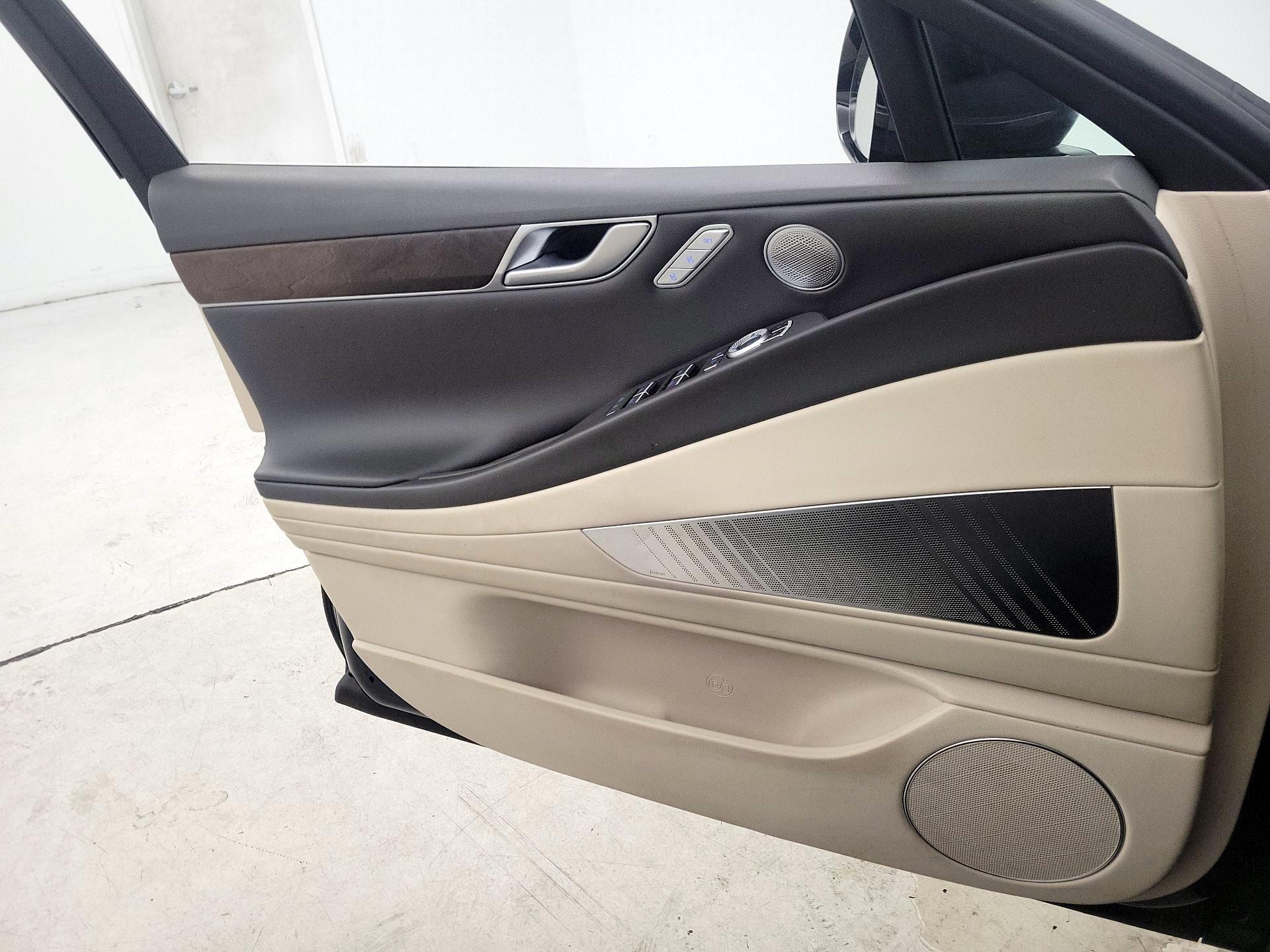Thumbnail: 2022 Genesis G80 - 12