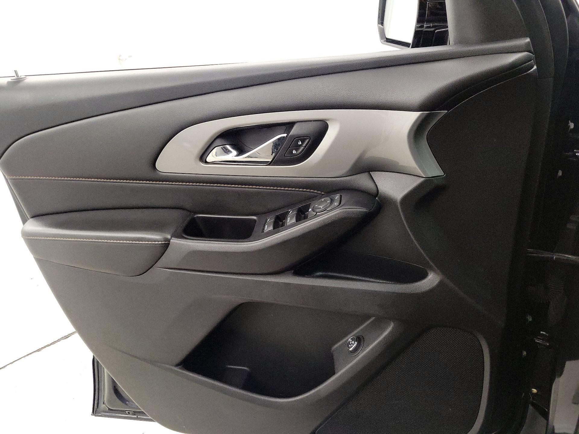 Thumbnail: 2020 Chevrolet Traverse - 12