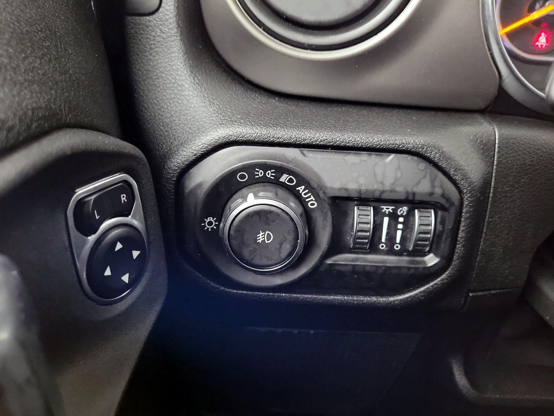 Thumbnail: 2021 Jeep Wrangler - 11