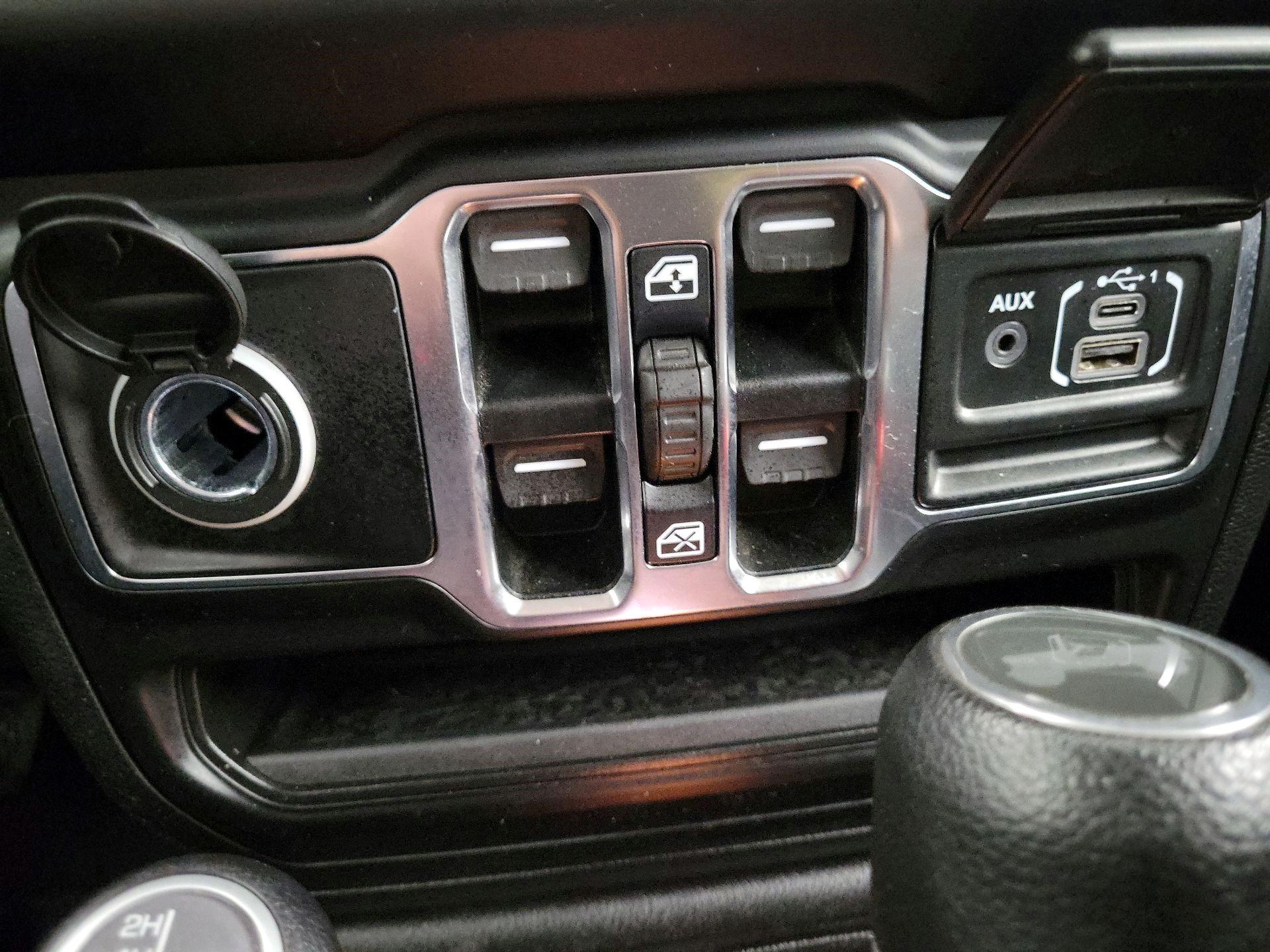 Thumbnail: 2021 Jeep Wrangler - 16