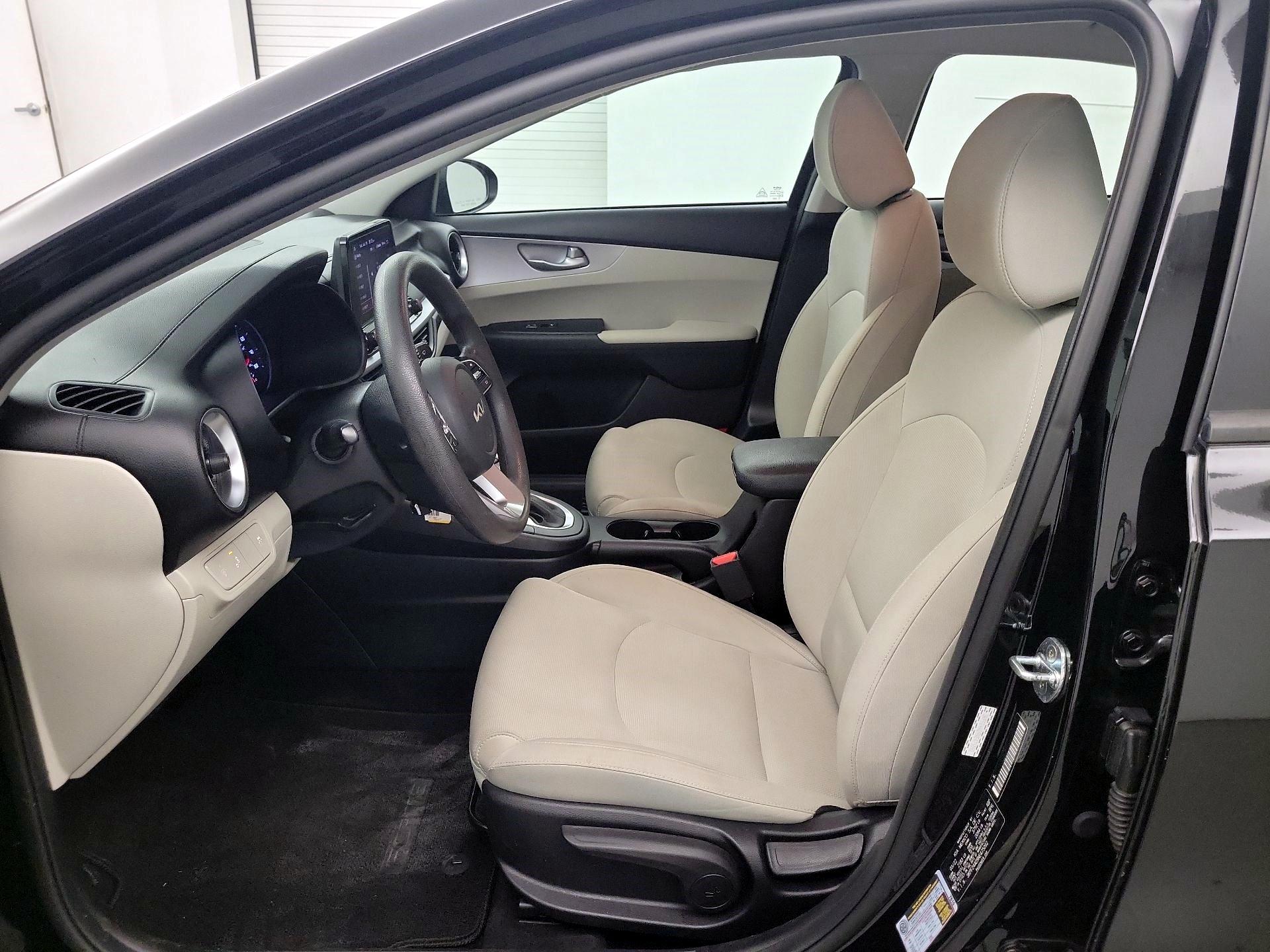 Thumbnail: 2022 Kia Forte - 9