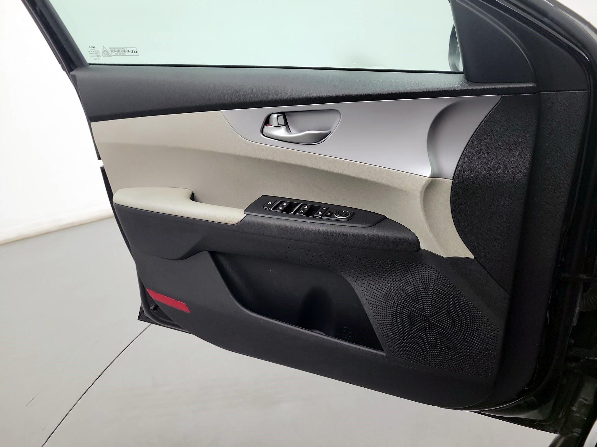 Thumbnail: 2022 Kia Forte - 10