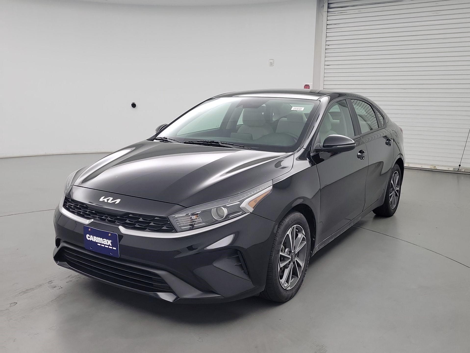 Thumbnail: 2022 Kia Forte - 3