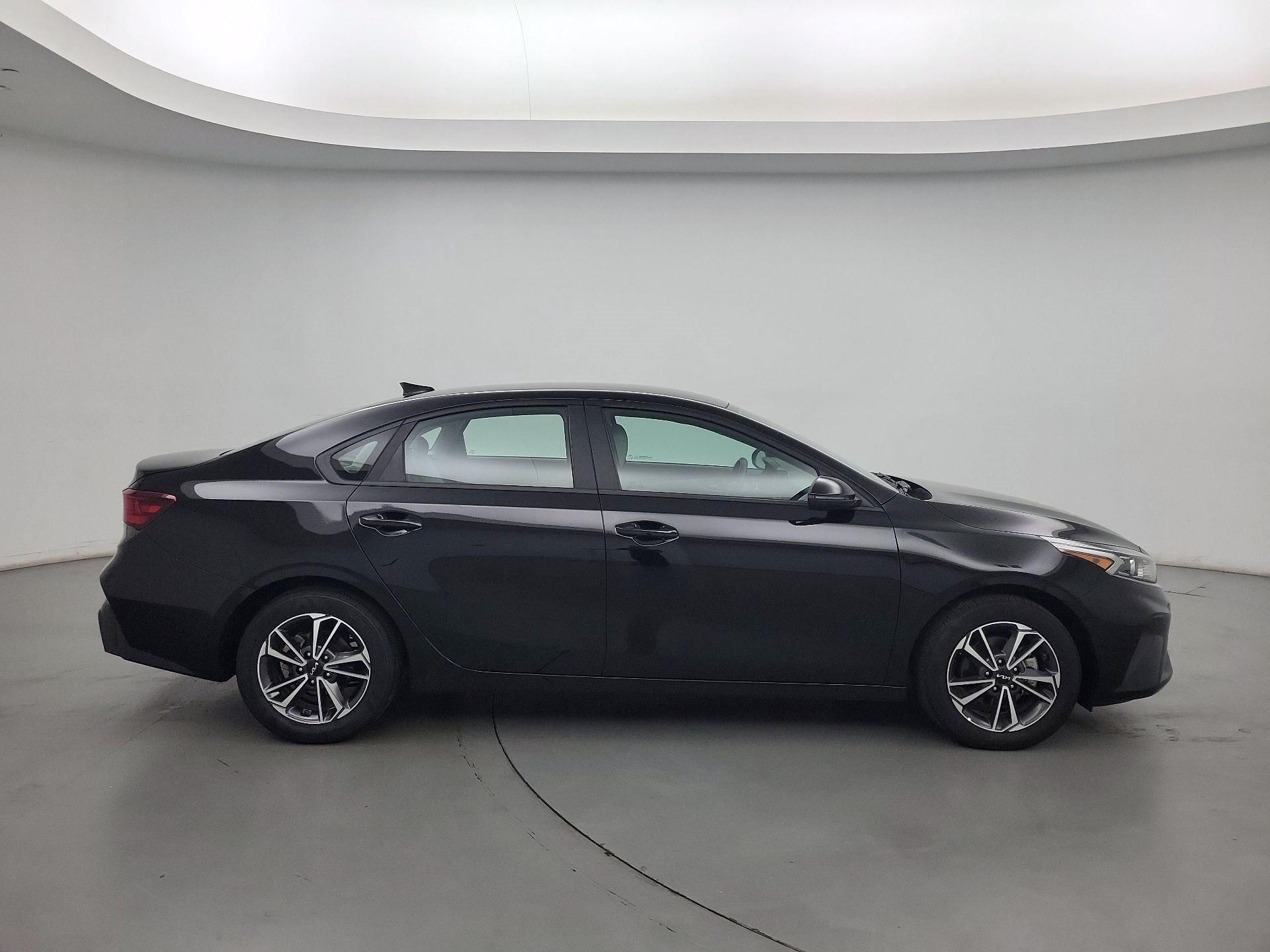 Thumbnail: 2022 Kia Forte - 4