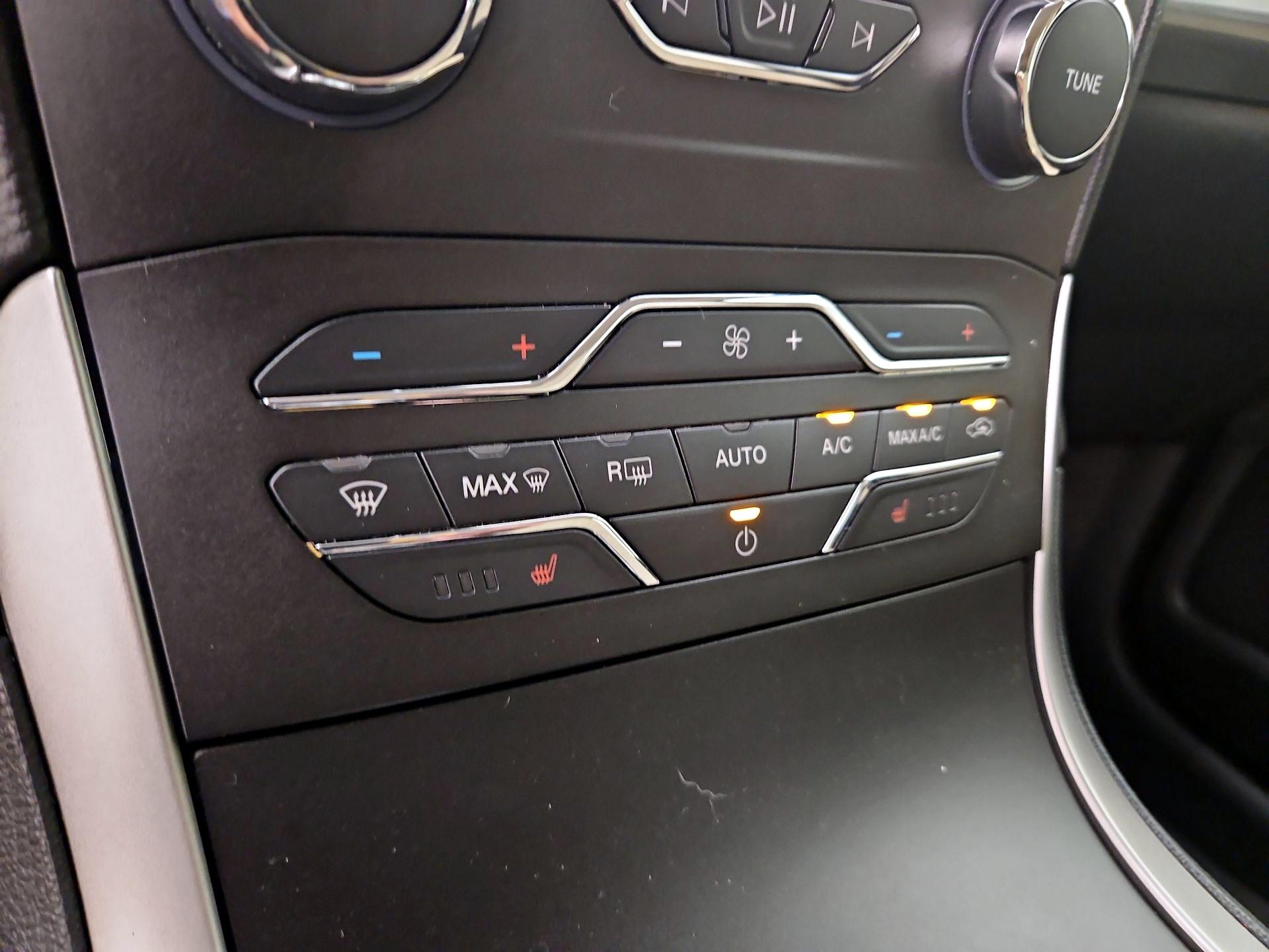 Thumbnail: 2020 Ford Edge - 17