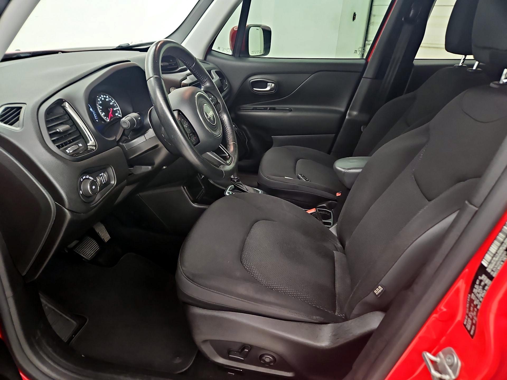 Thumbnail: 2019 Jeep Renegade - 11