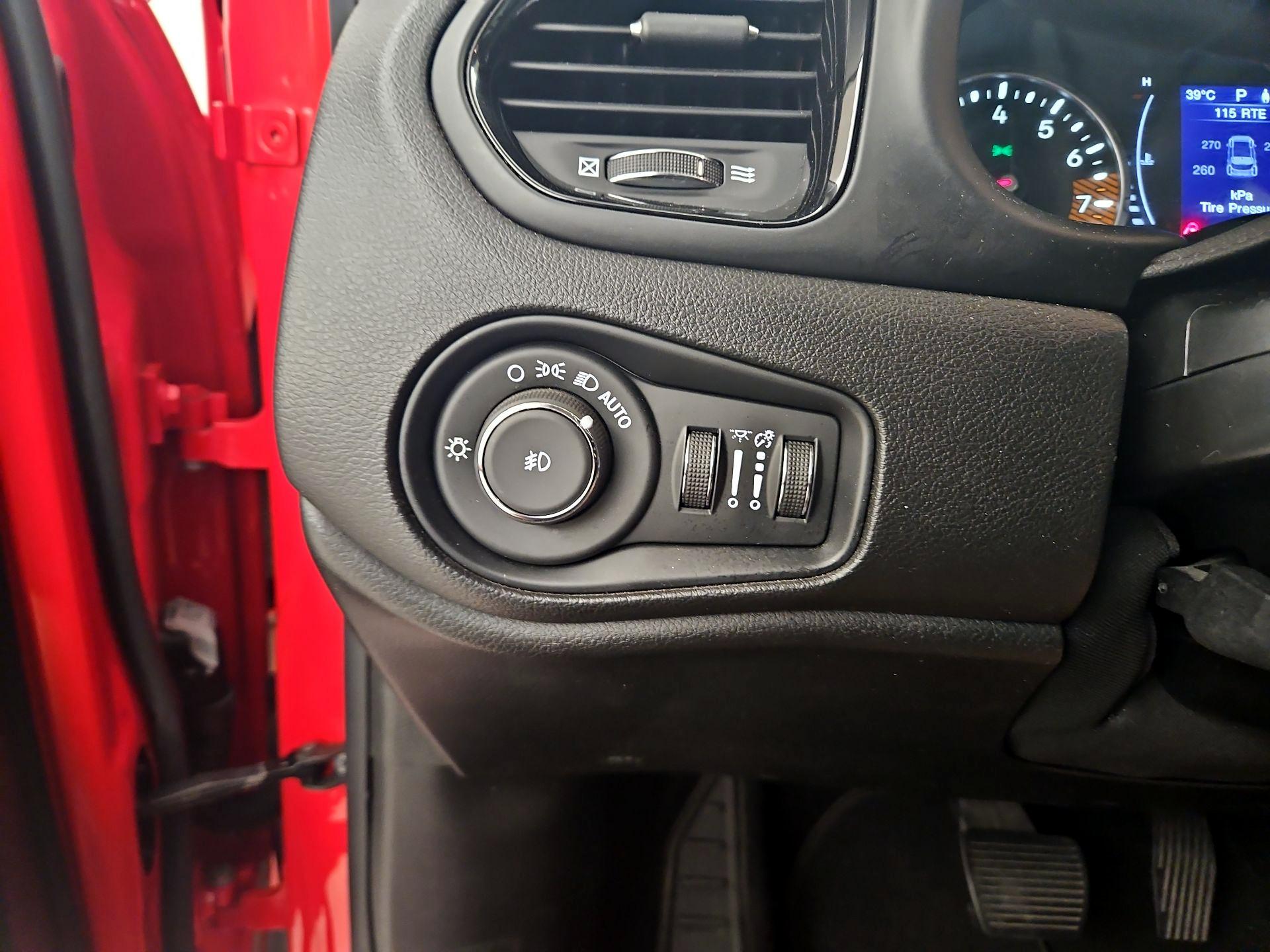 Thumbnail: 2019 Jeep Renegade - 13