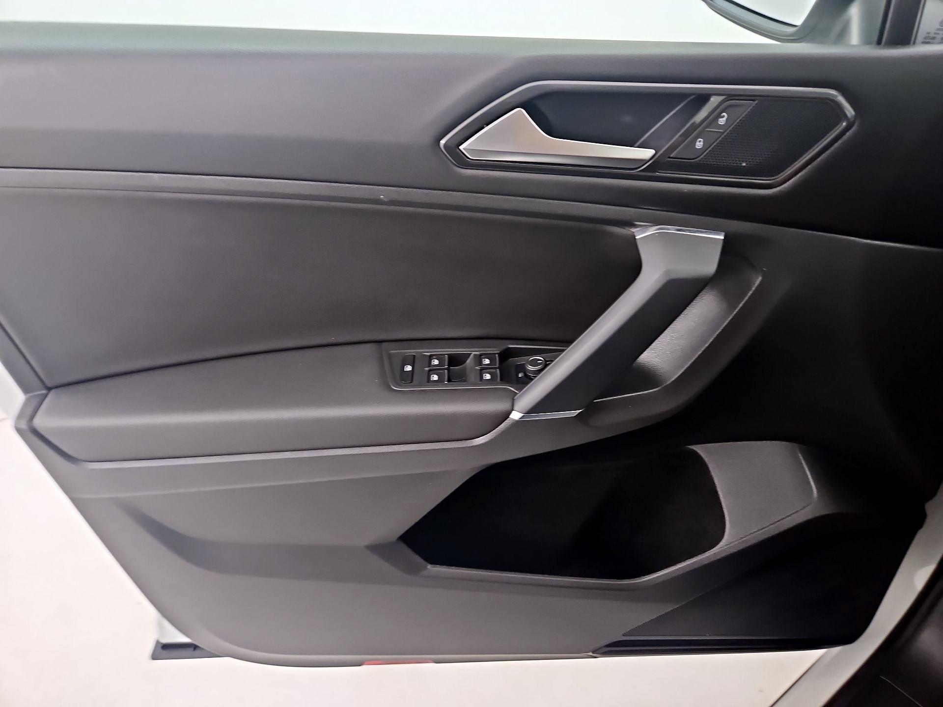 Thumbnail: 2018 Volkswagen Tiguan - 12