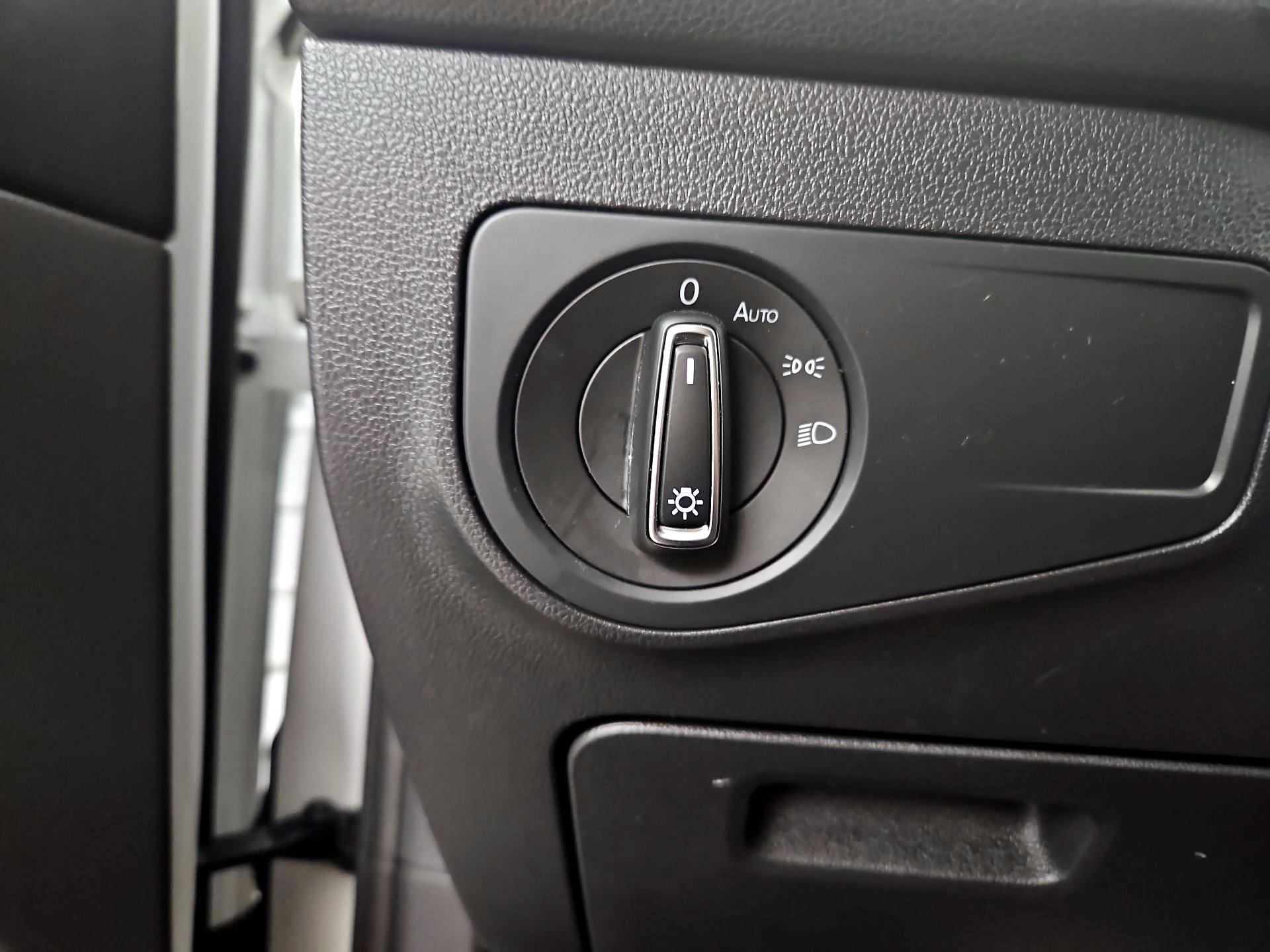 Thumbnail: 2018 Volkswagen Tiguan - 13