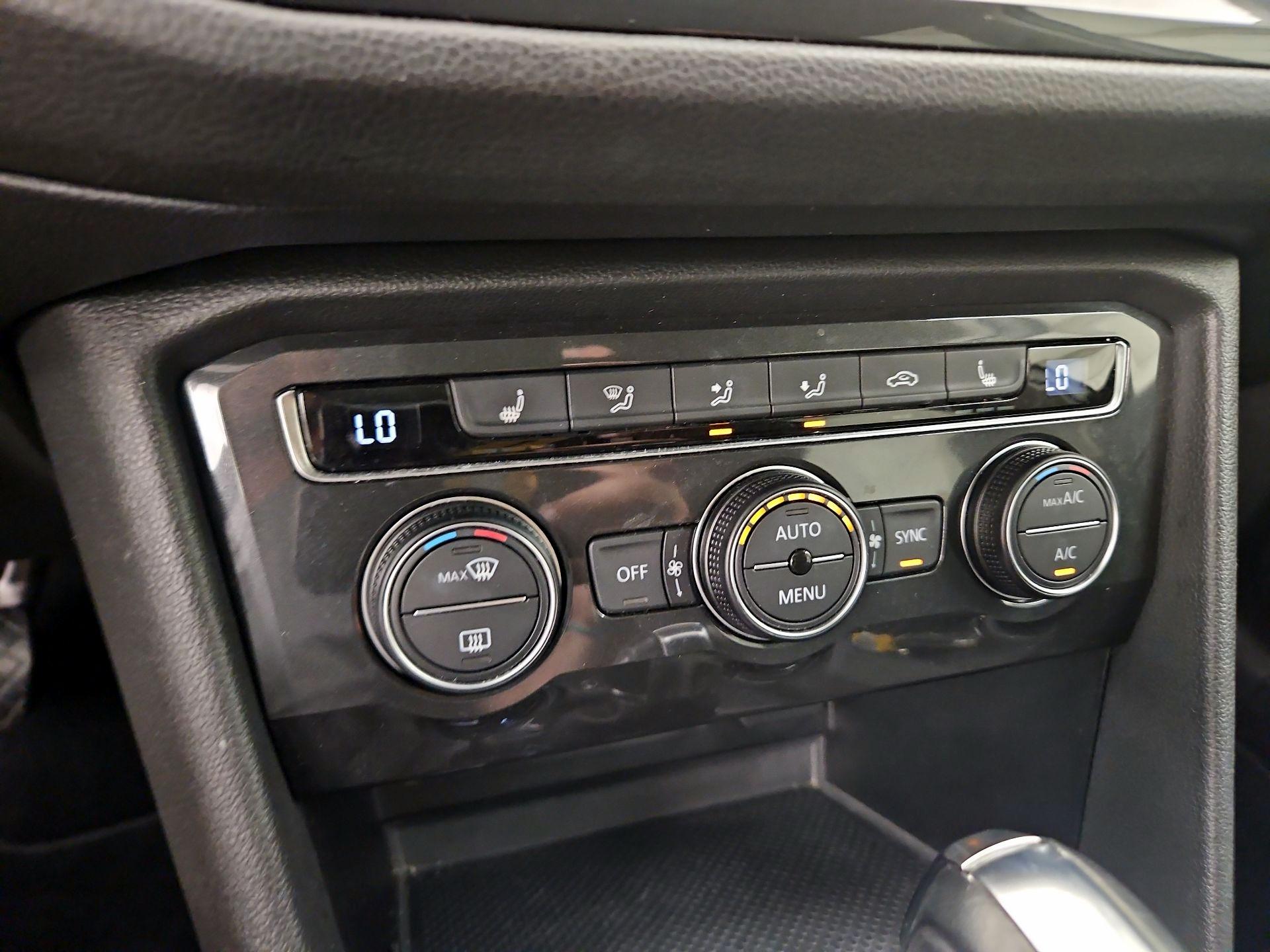 Thumbnail: 2018 Volkswagen Tiguan - 16