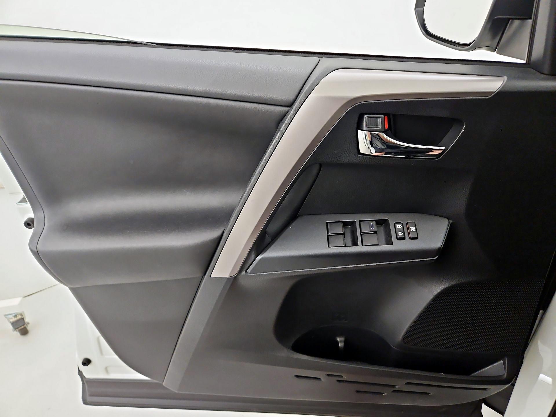 Thumbnail: 2017 Toyota RAV4 - 12