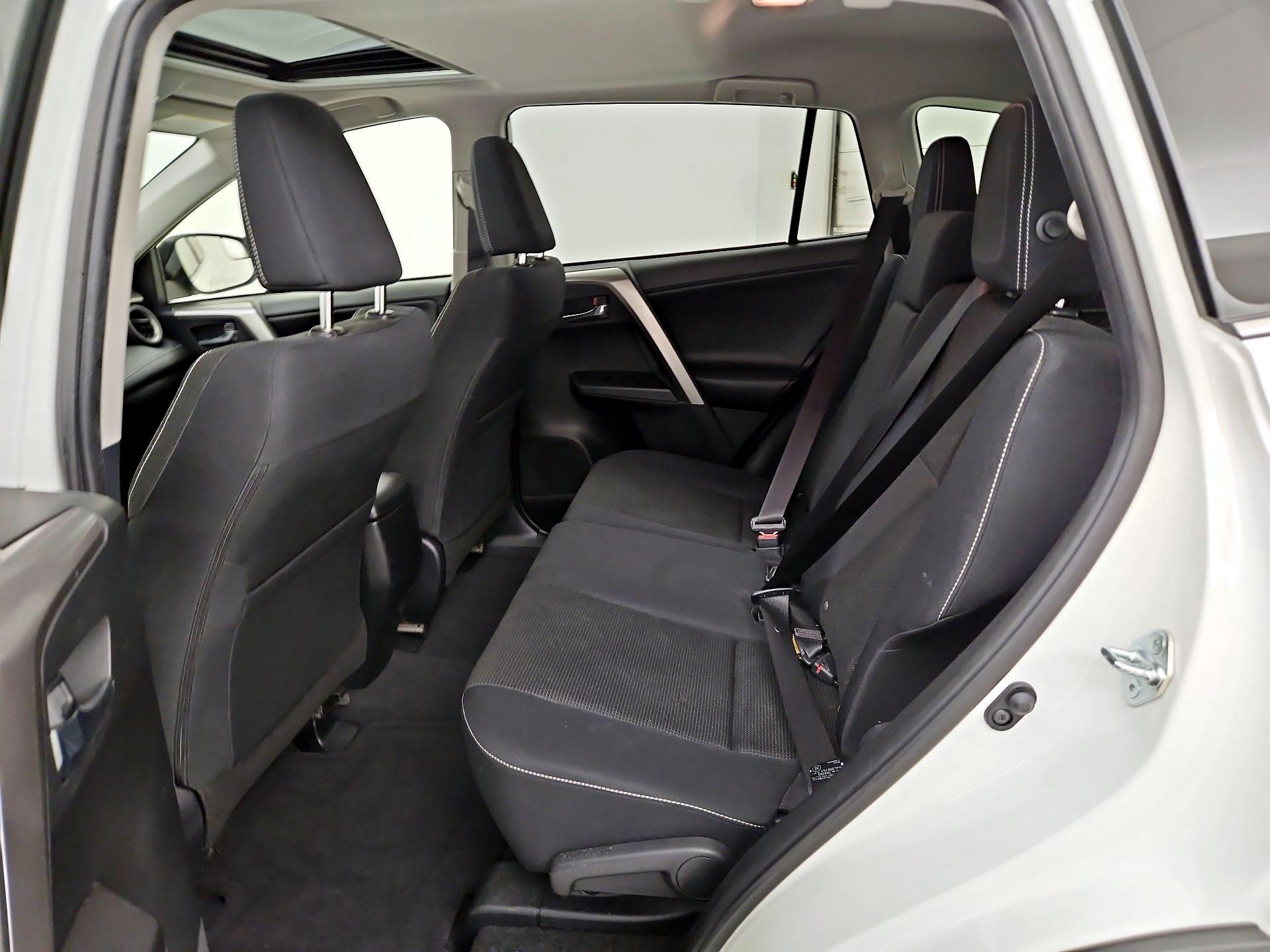 Thumbnail: 2017 Toyota RAV4 - 20