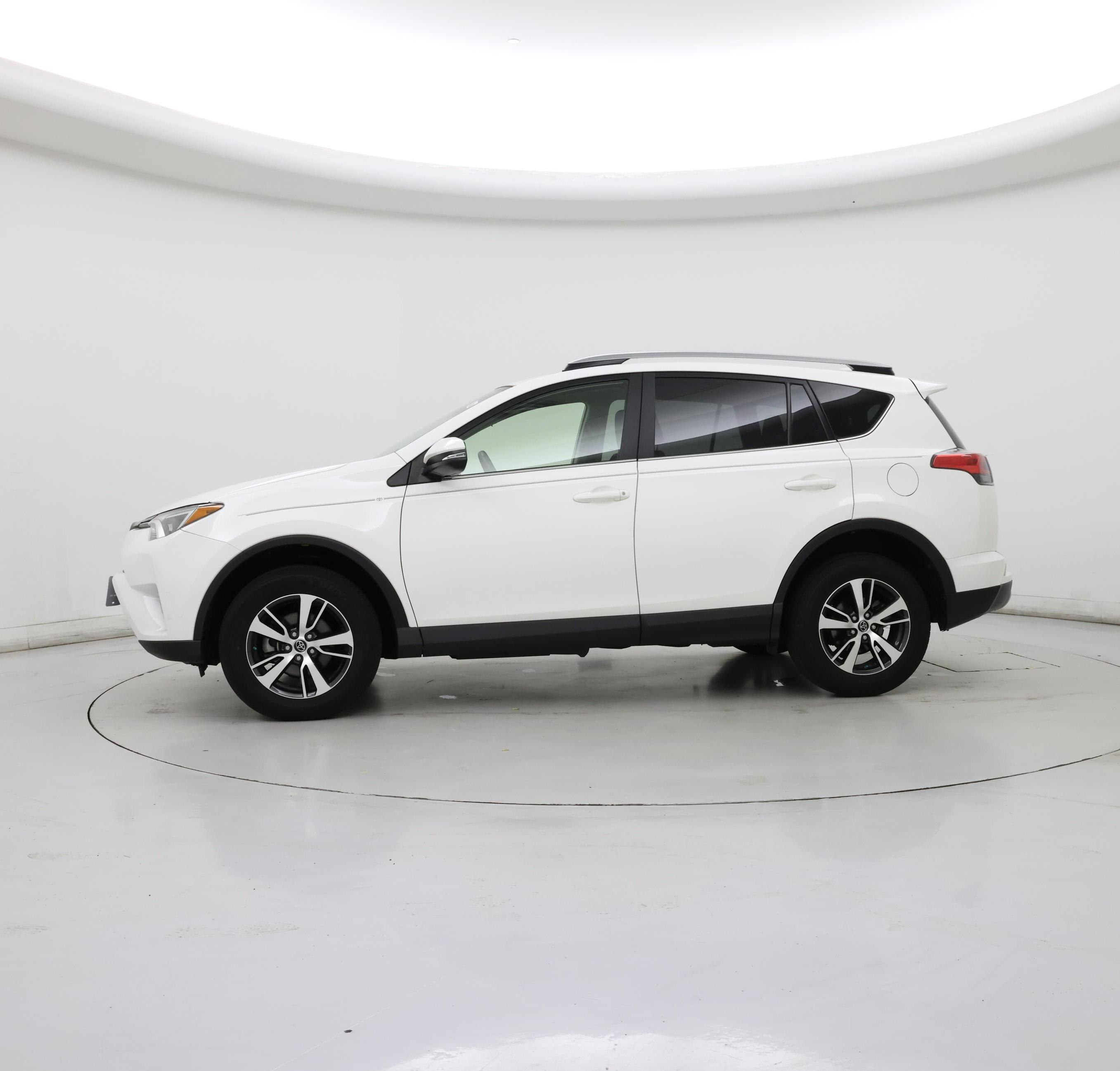 Thumbnail: 2017 Toyota RAV4 - 3