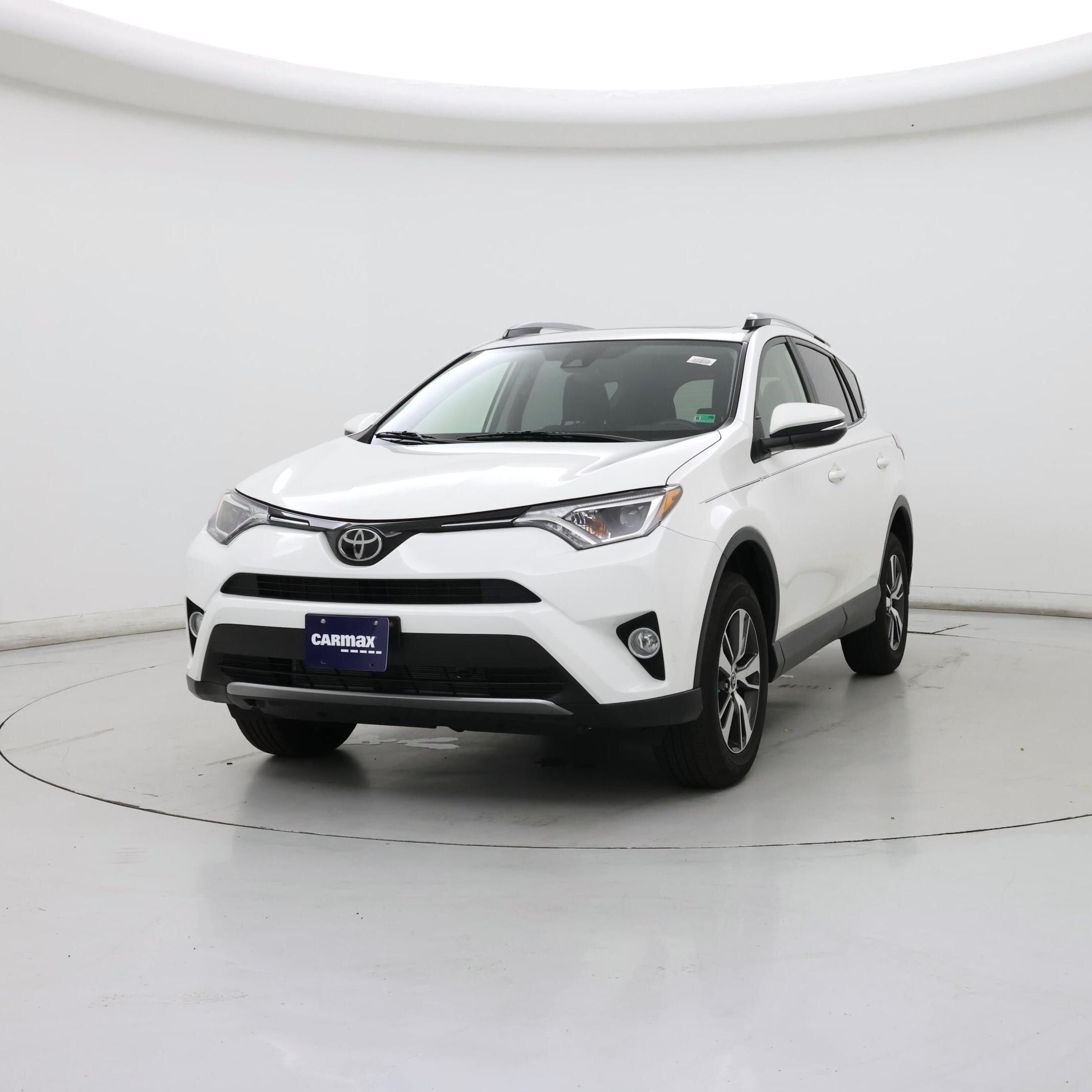 Thumbnail: 2017 Toyota RAV4 - 4