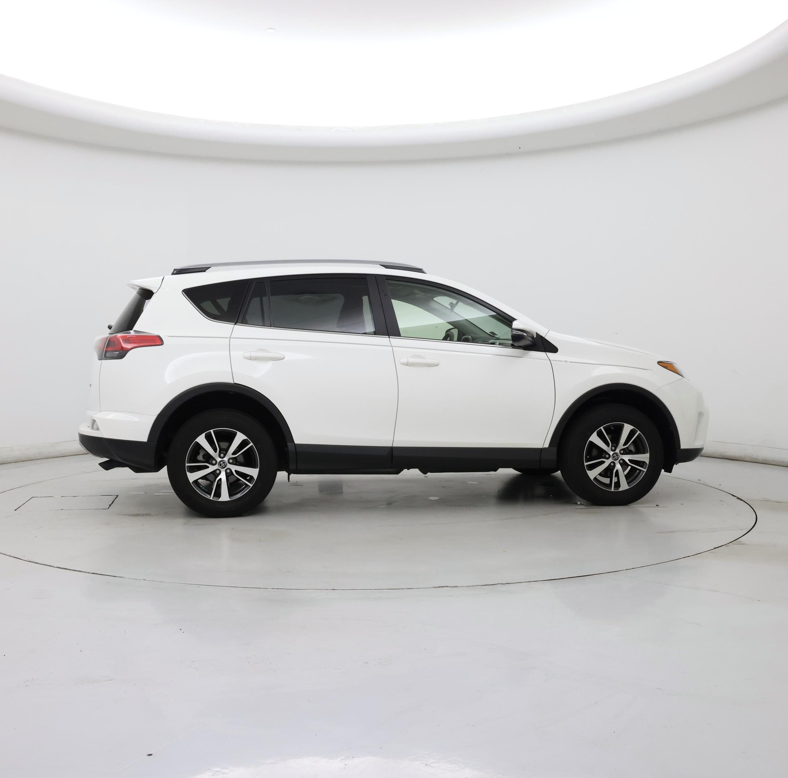 Thumbnail: 2017 Toyota RAV4 - 7