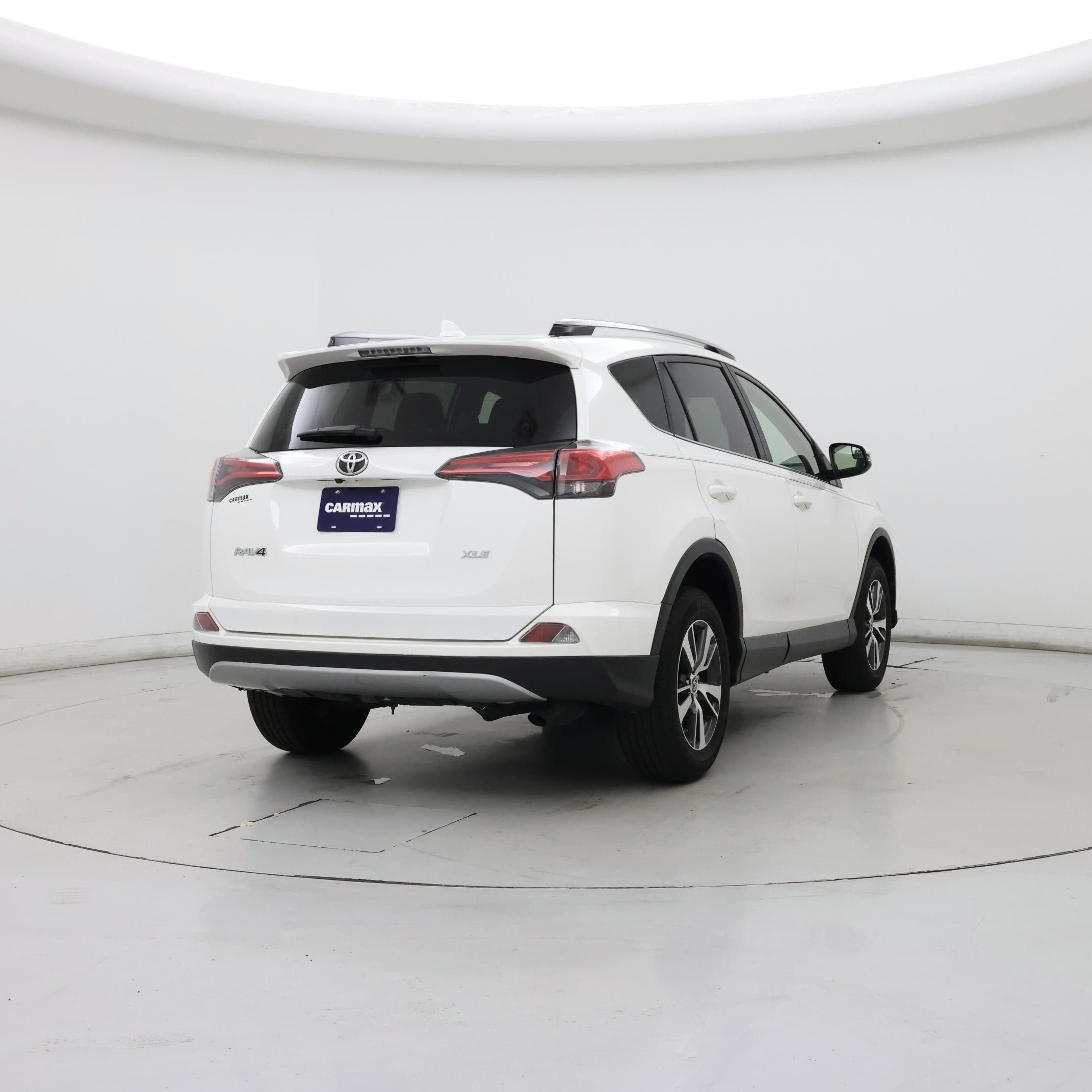 Thumbnail: 2017 Toyota RAV4 - 8