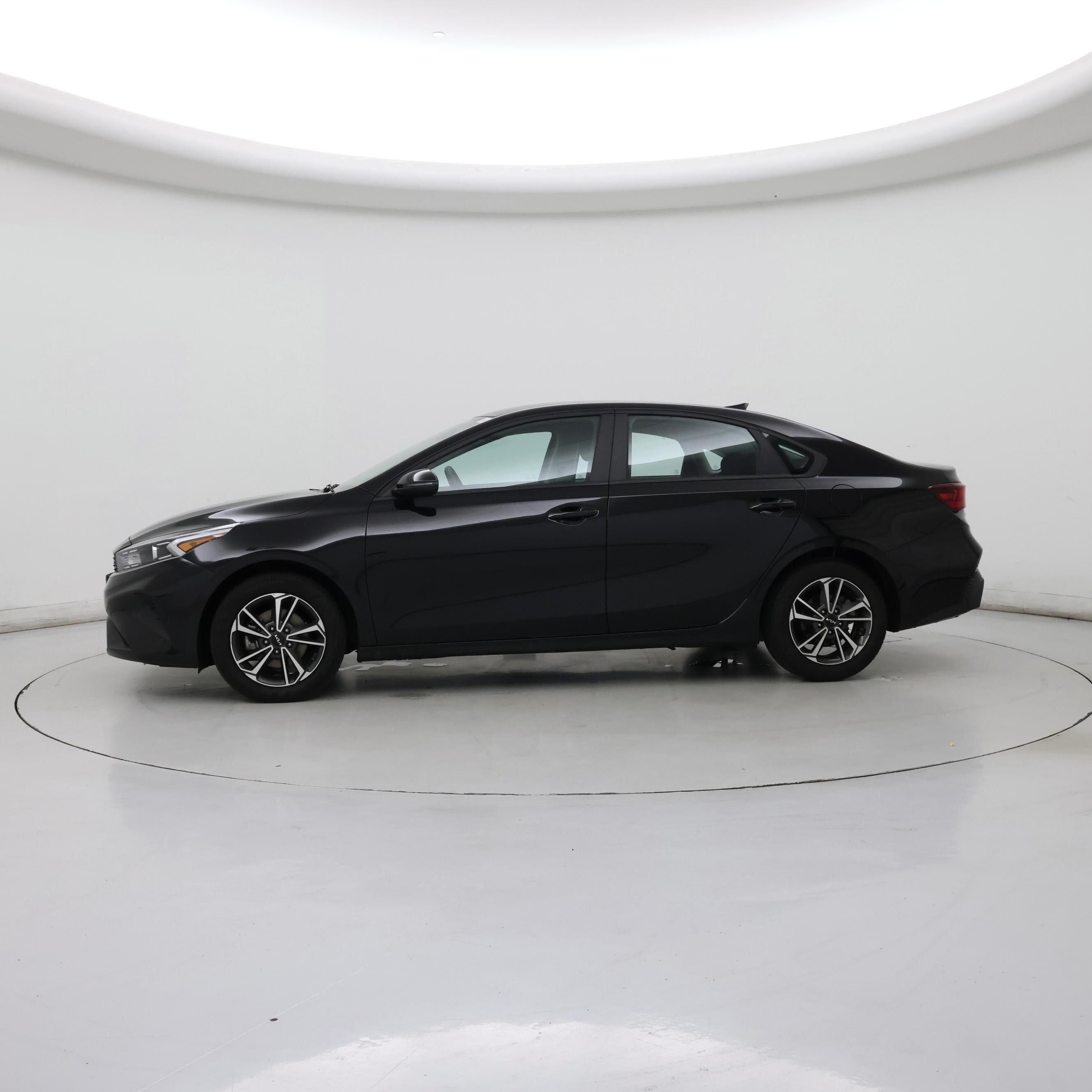 Thumbnail: 2023 Kia Forte - 3