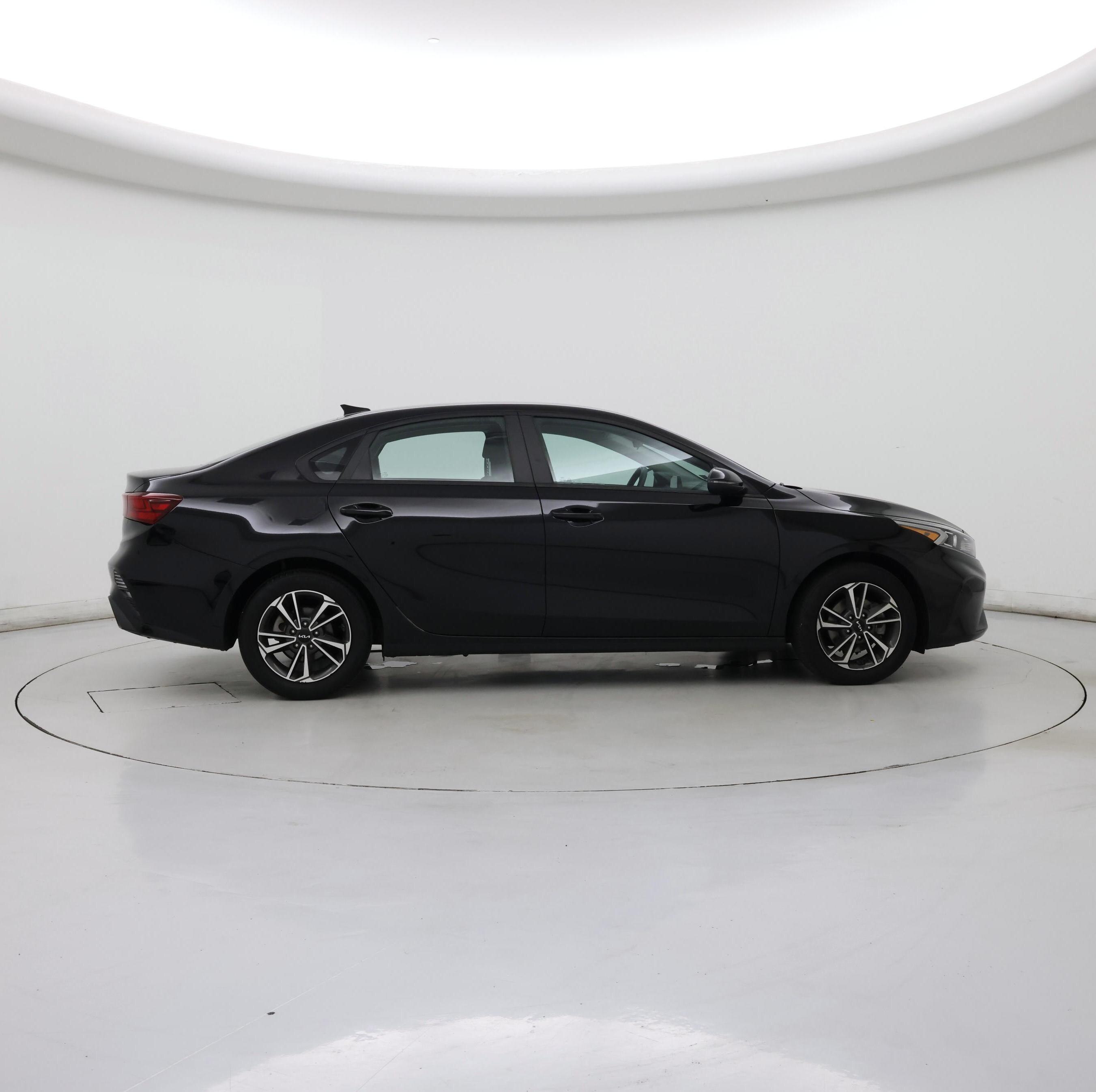 Thumbnail: 2023 Kia Forte - 7