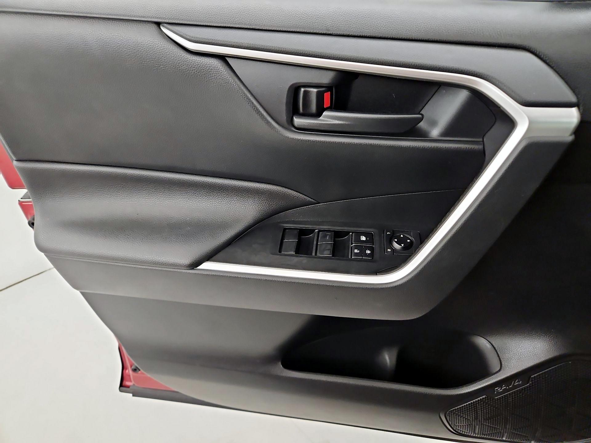 Thumbnail: 2019 Toyota RAV4 - 12