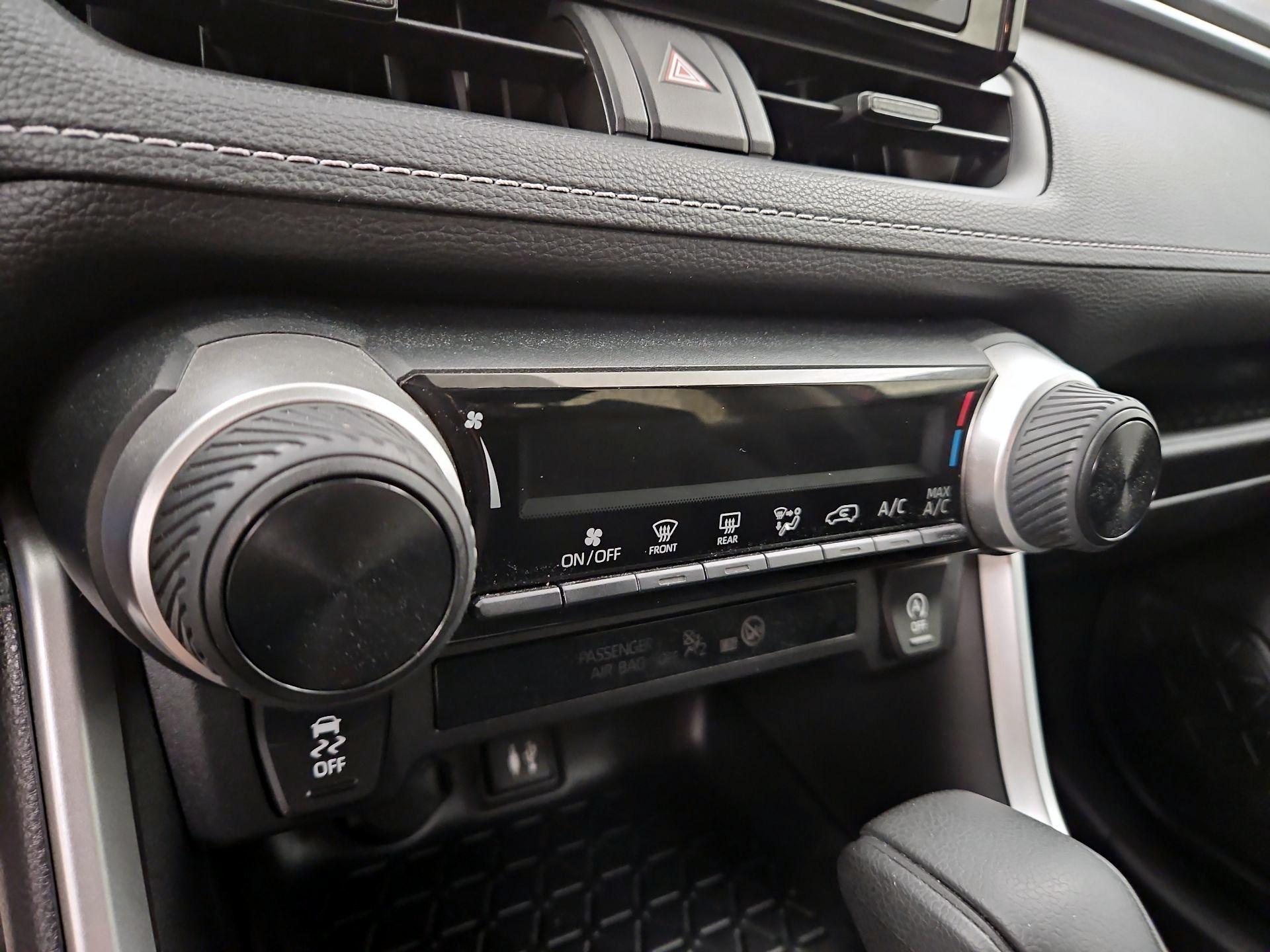 Thumbnail: 2019 Toyota RAV4 - 17