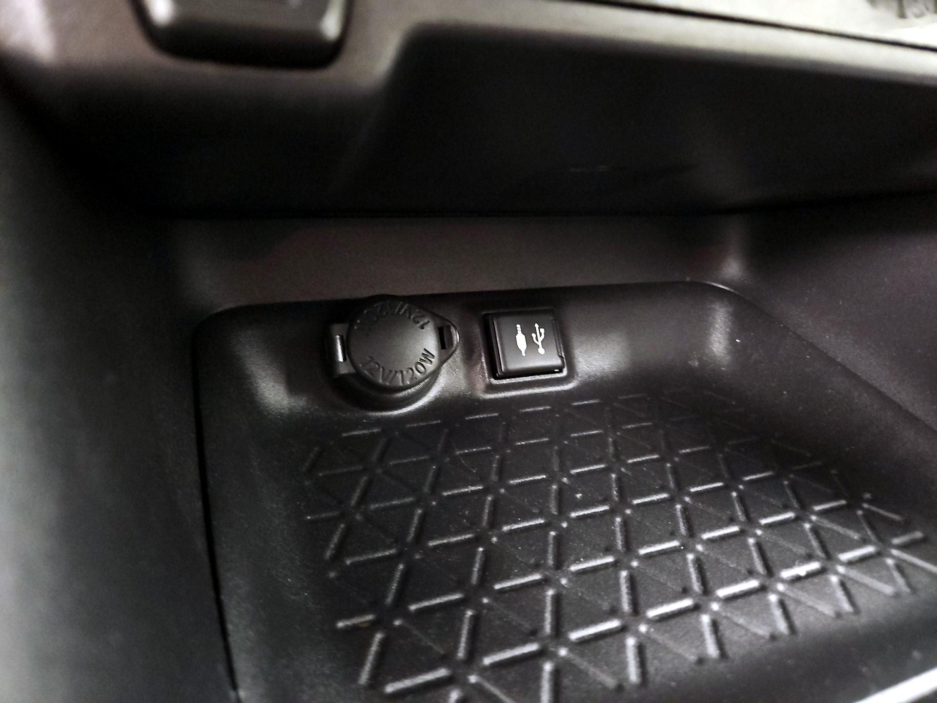 Thumbnail: 2019 Toyota RAV4 - 19